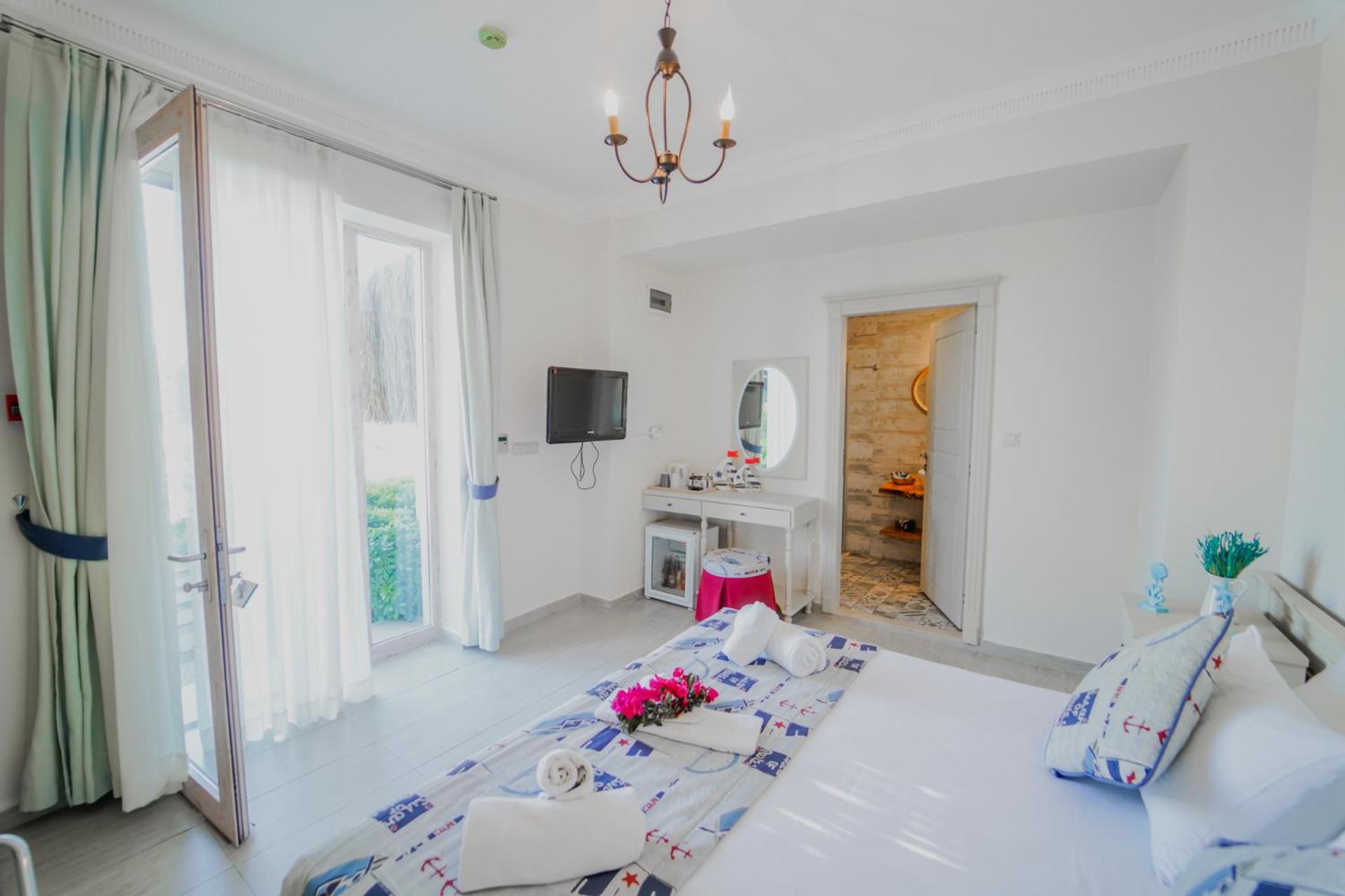 Alacati Marina Palace