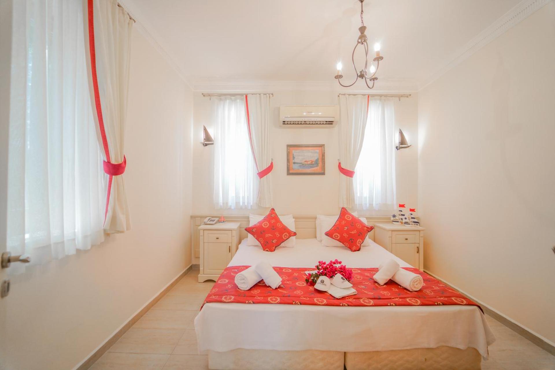 Alacati Marina Palace