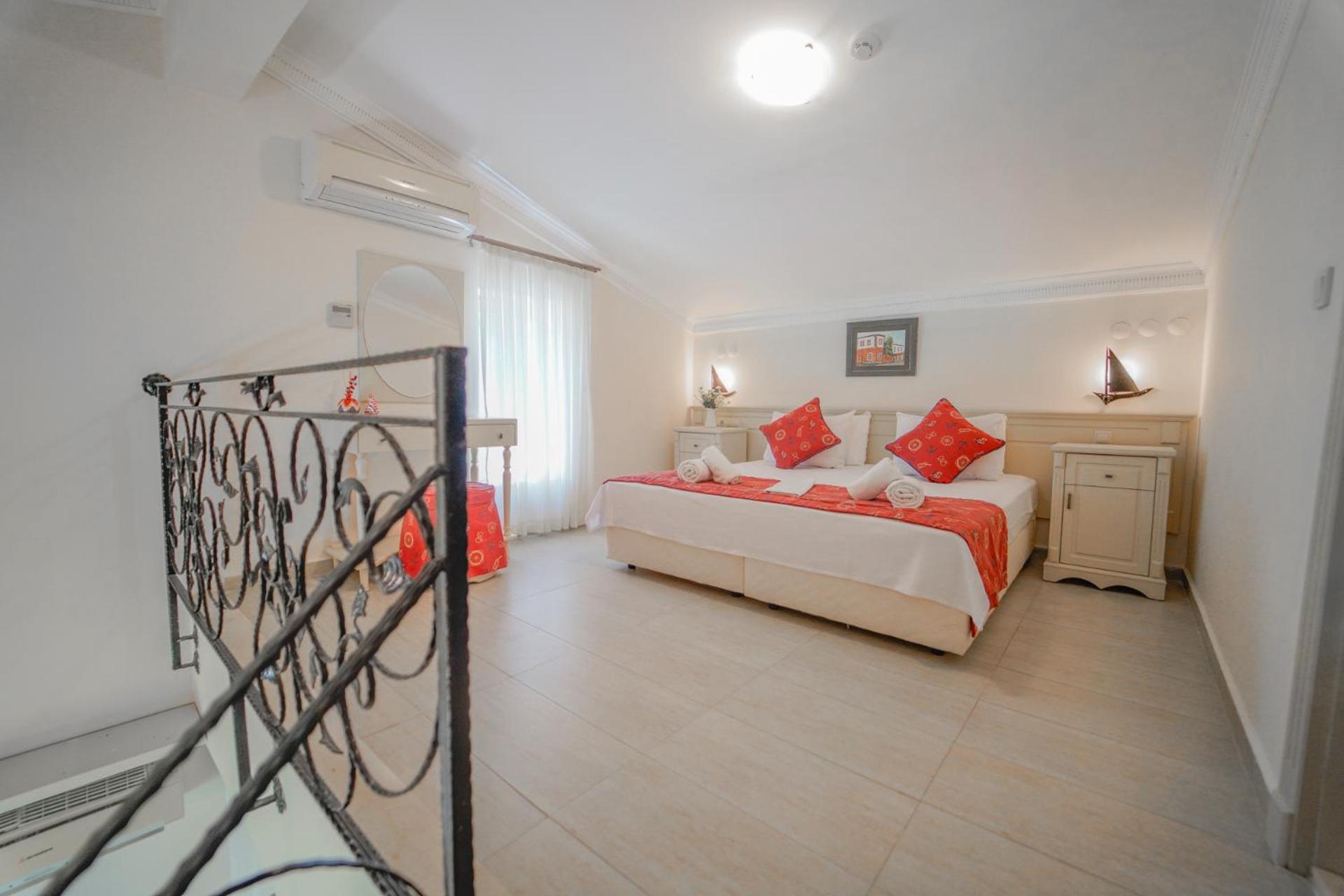 Alacati Marina Palace