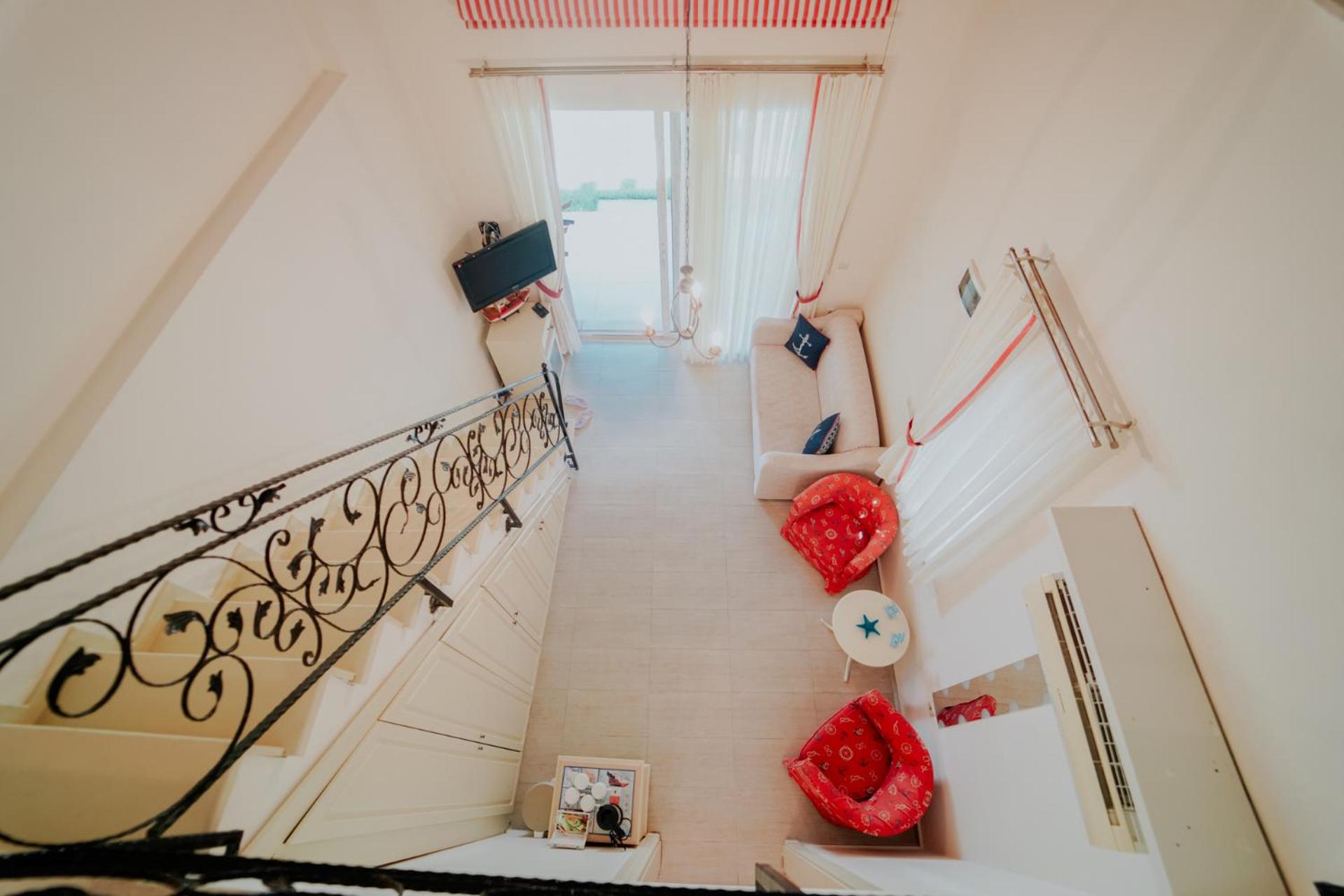 Alacati Marina Palace