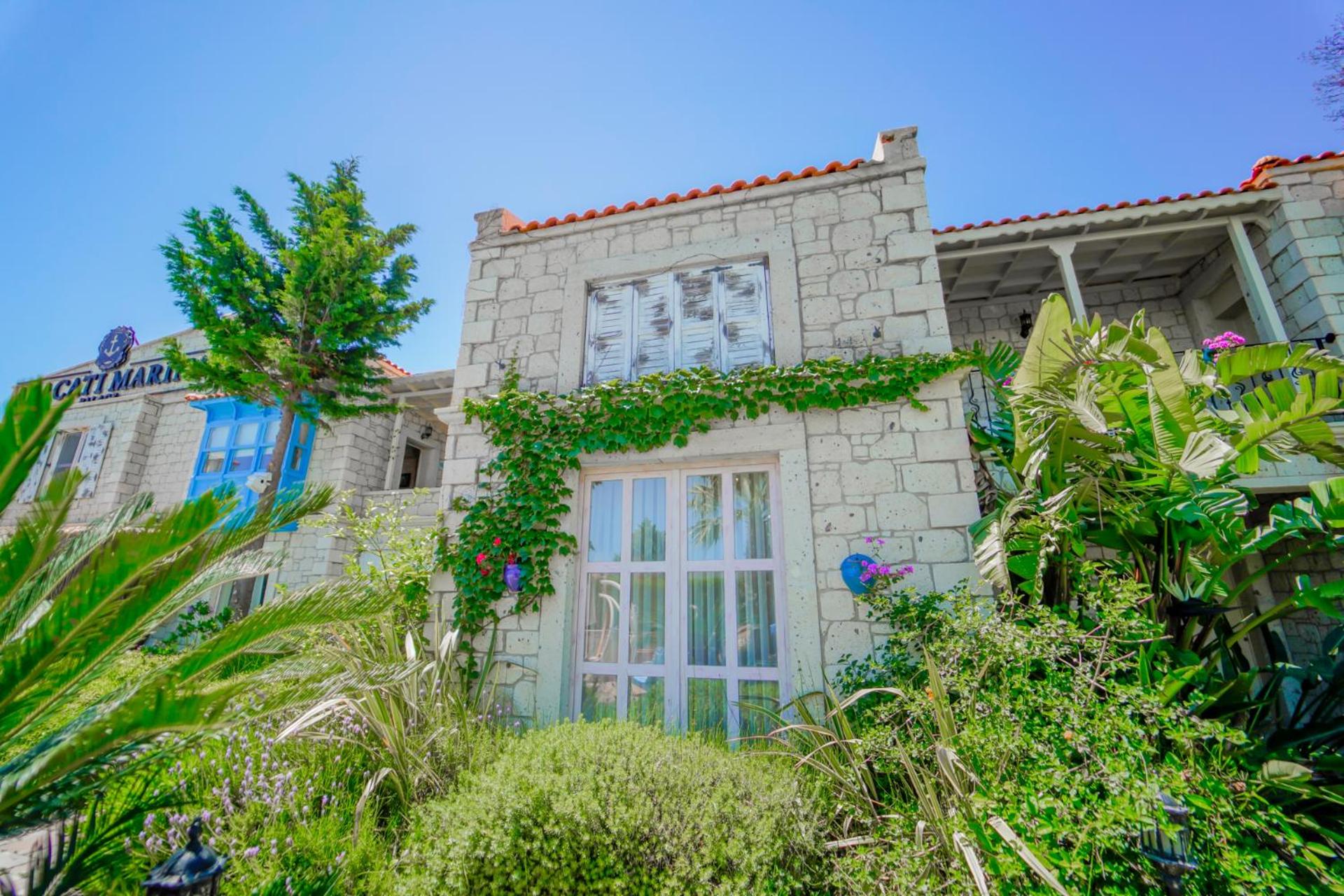 Alacati Marina Palace