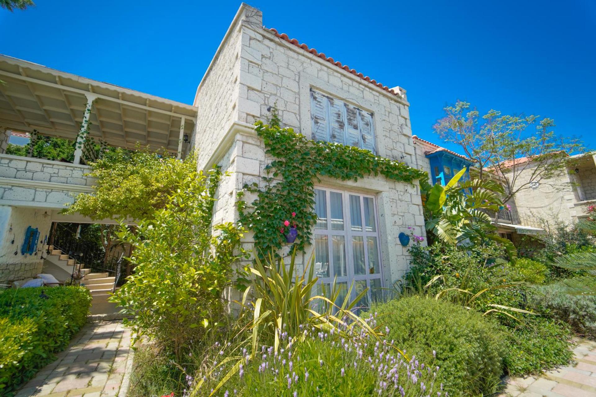 Alacati Marina Palace