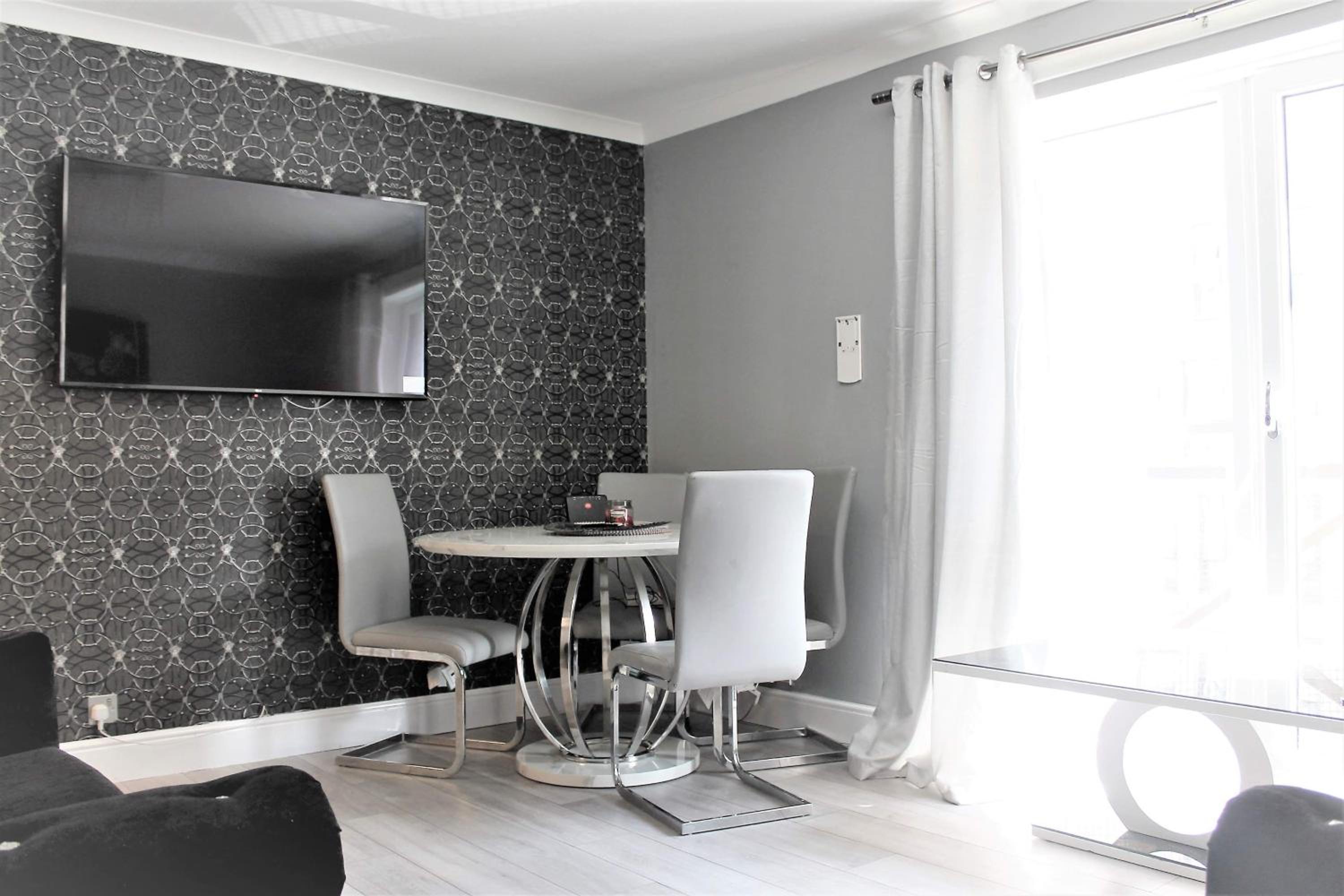 2 Bedroom Apartment at SECC Hydro FREE PARKING view 3