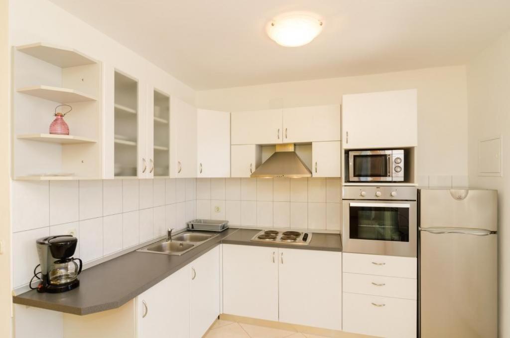 Apartments Plavac Mali