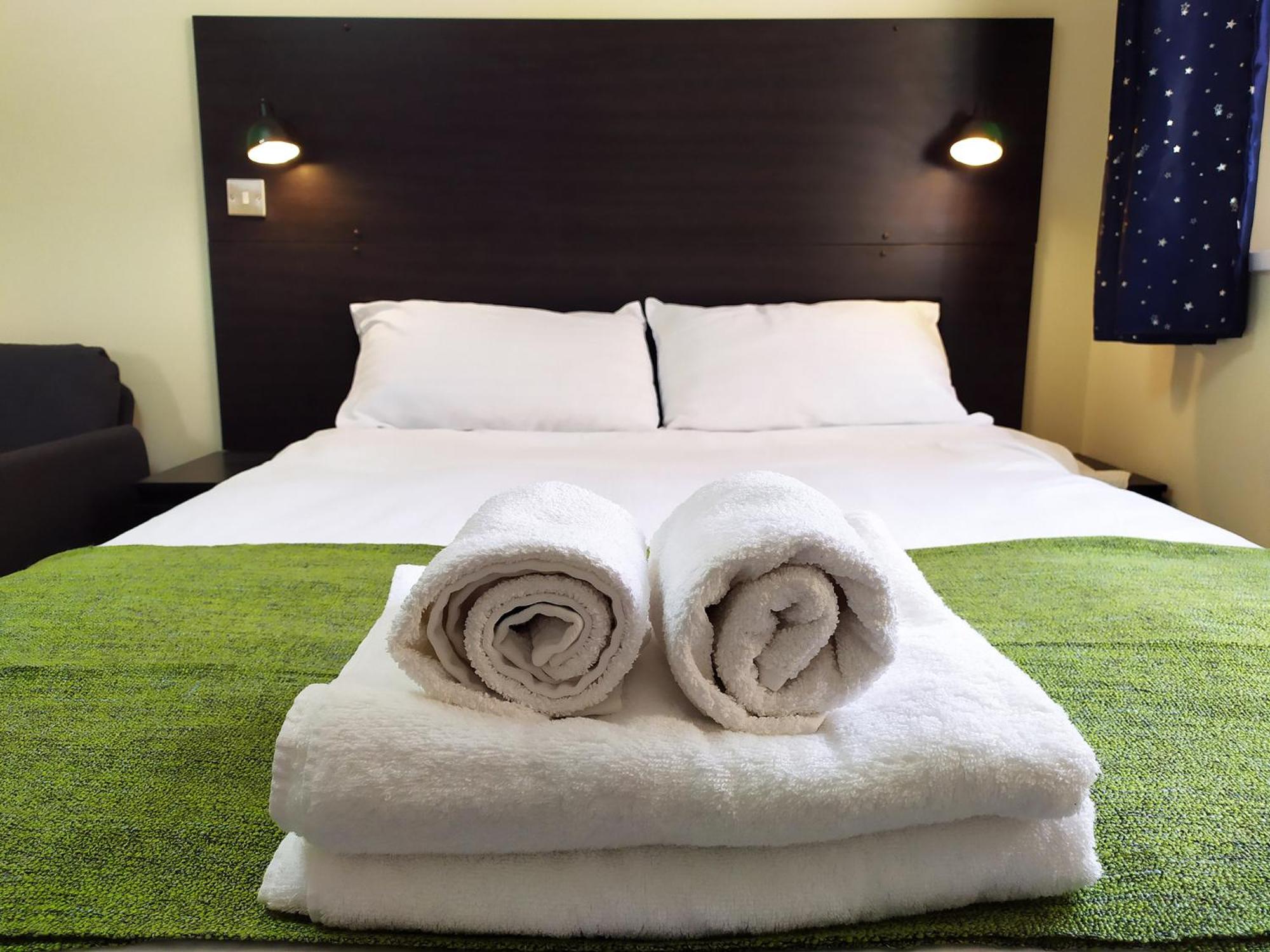 Oxford Vacations - The Yew Studio - Self contained one bed studio flat with parking - Property Image 3