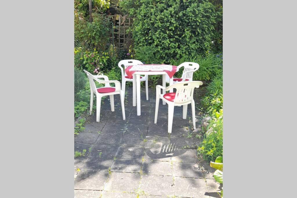 Hinter Burg, Haus mit Garten