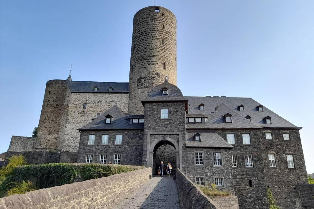 Hinter Burg, Haus mit Garten