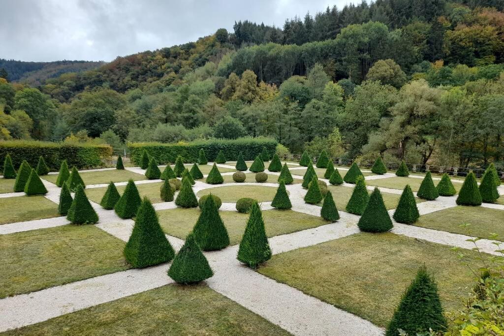 Hinter Burg, Haus mit Garten
