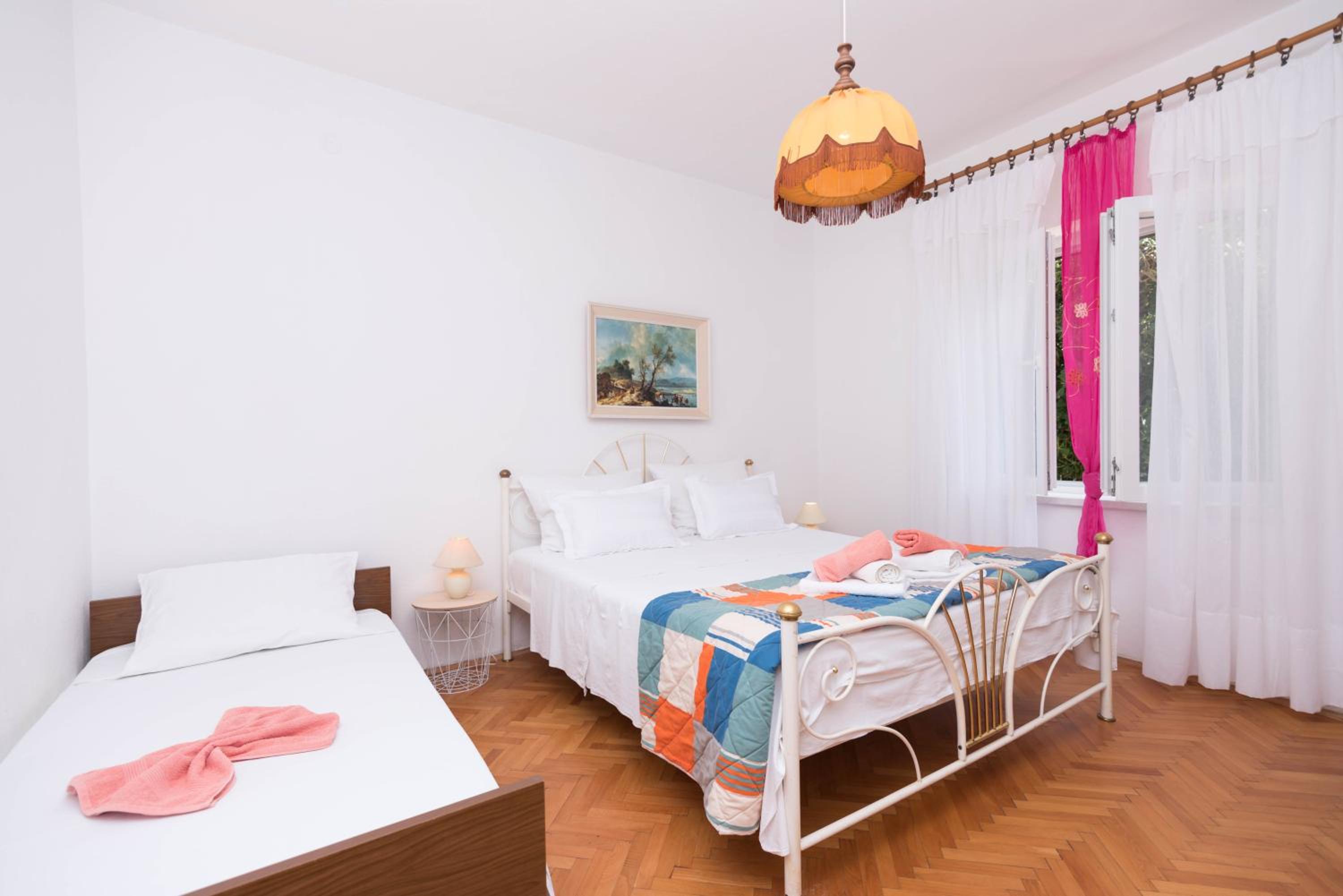 Photo 33