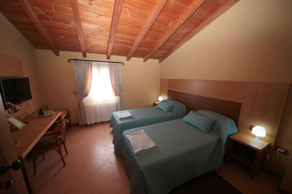 Villa Diana - Pesaro mare e cultura - intera struttura con piscina view 3