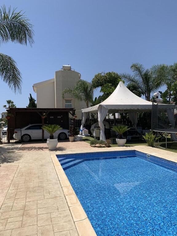Unique Beach Luxurious Villas