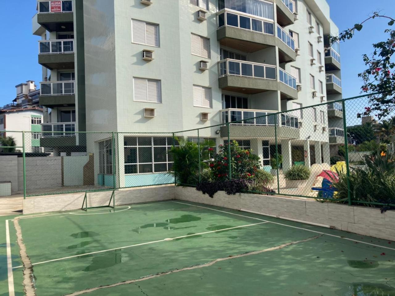 Joneson aluga um apto 3 Quartos na beira da Praia do Forte