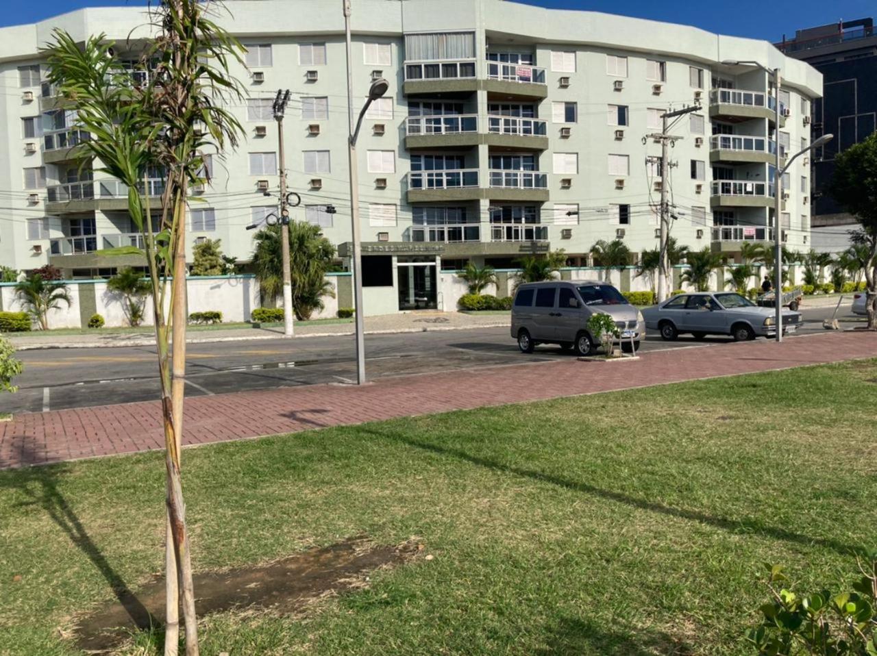 Joneson aluga um apto 3 Quartos na beira da Praia do Forte