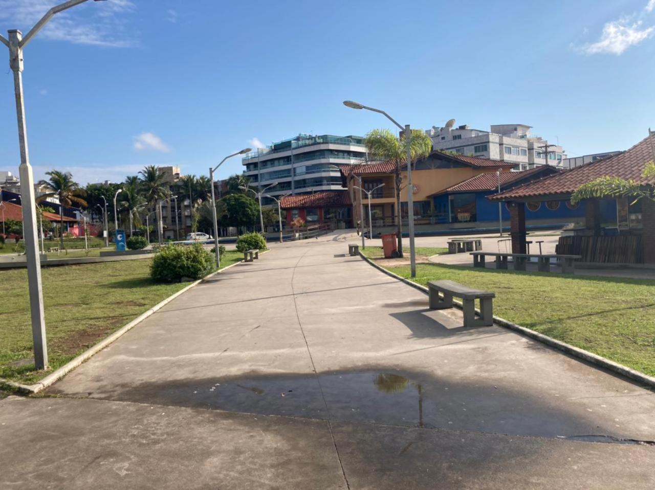 Joneson aluga um apto 3 Quartos na beira da Praia do Forte