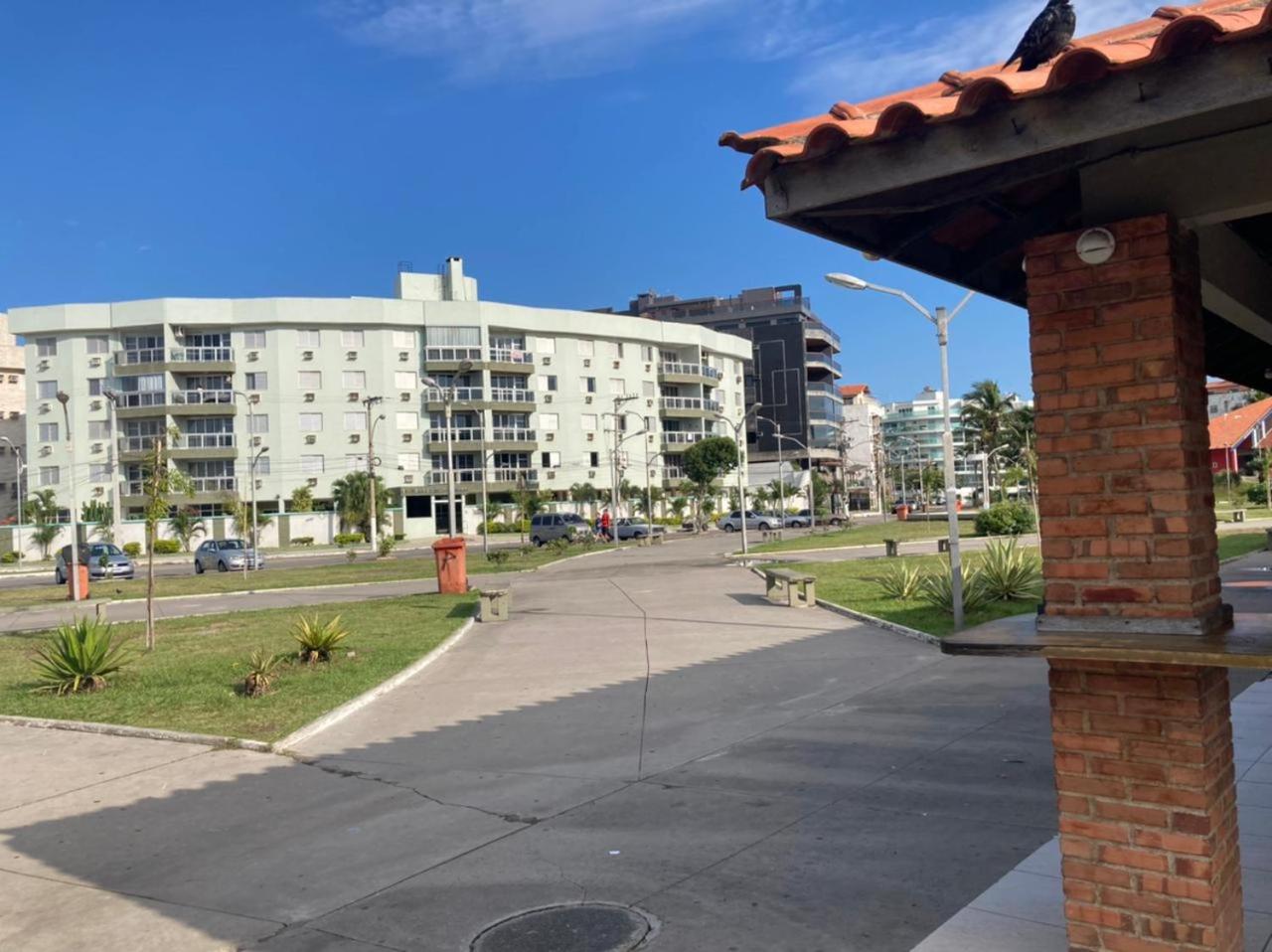 Joneson aluga um apto 3 Quartos na beira da Praia do Forte