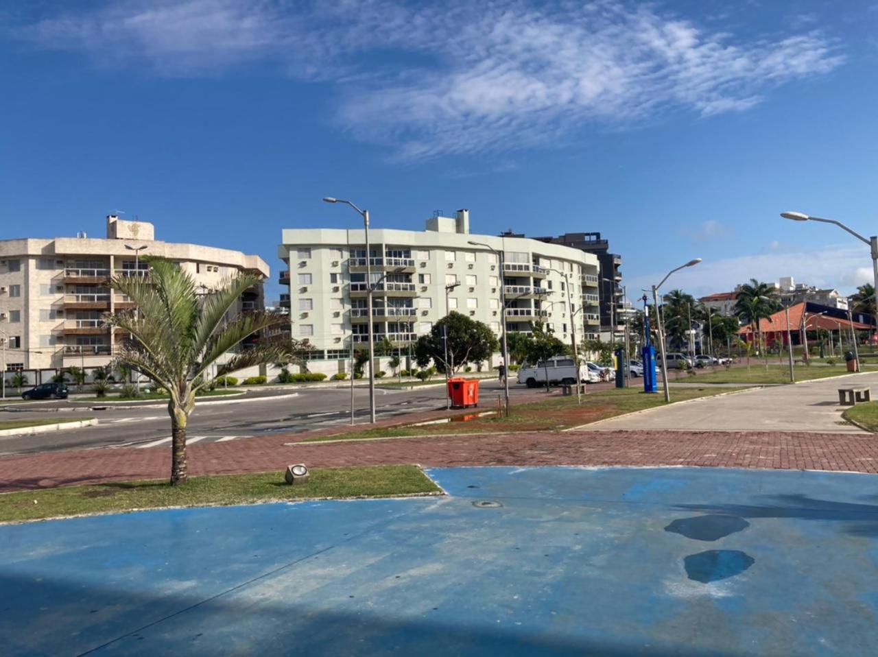 Joneson aluga um apto 3 Quartos na beira da Praia do Forte