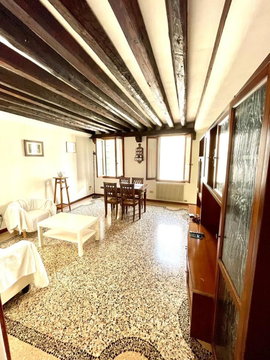 Hesperia Apartment