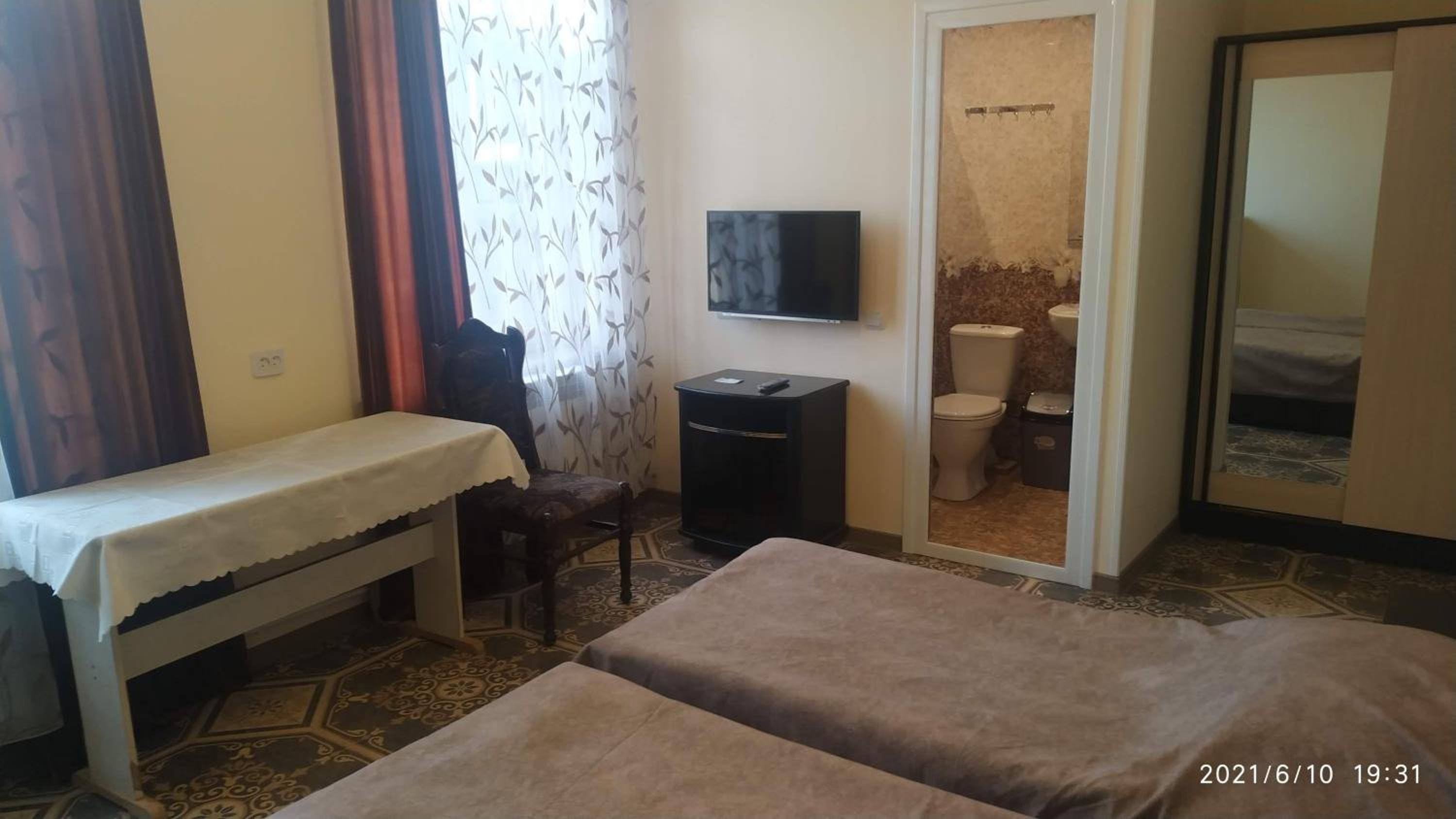 Erazank Hotel