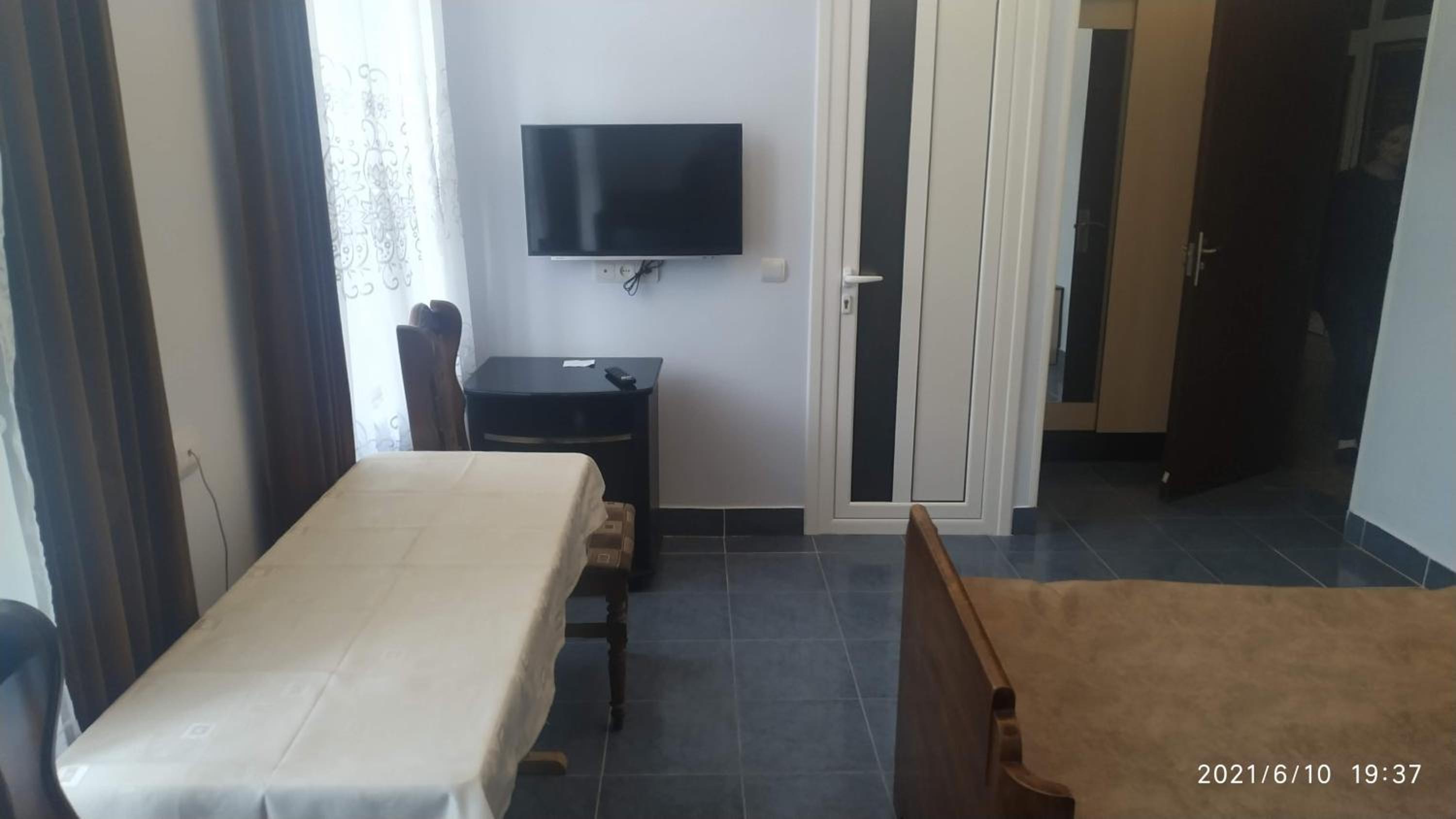 Erazank Hotel