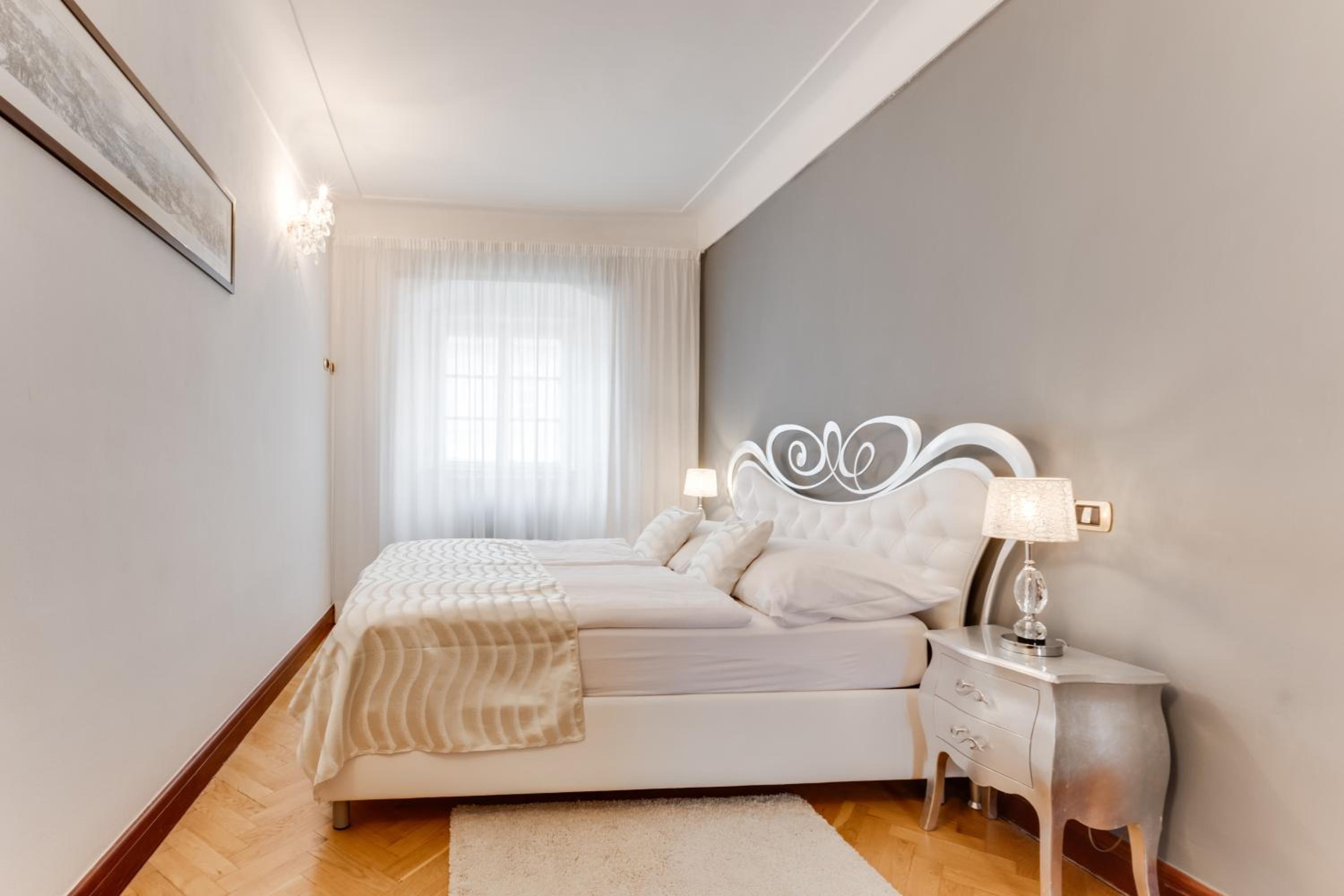 Charles Bridge Royal Apartments - Castle District
