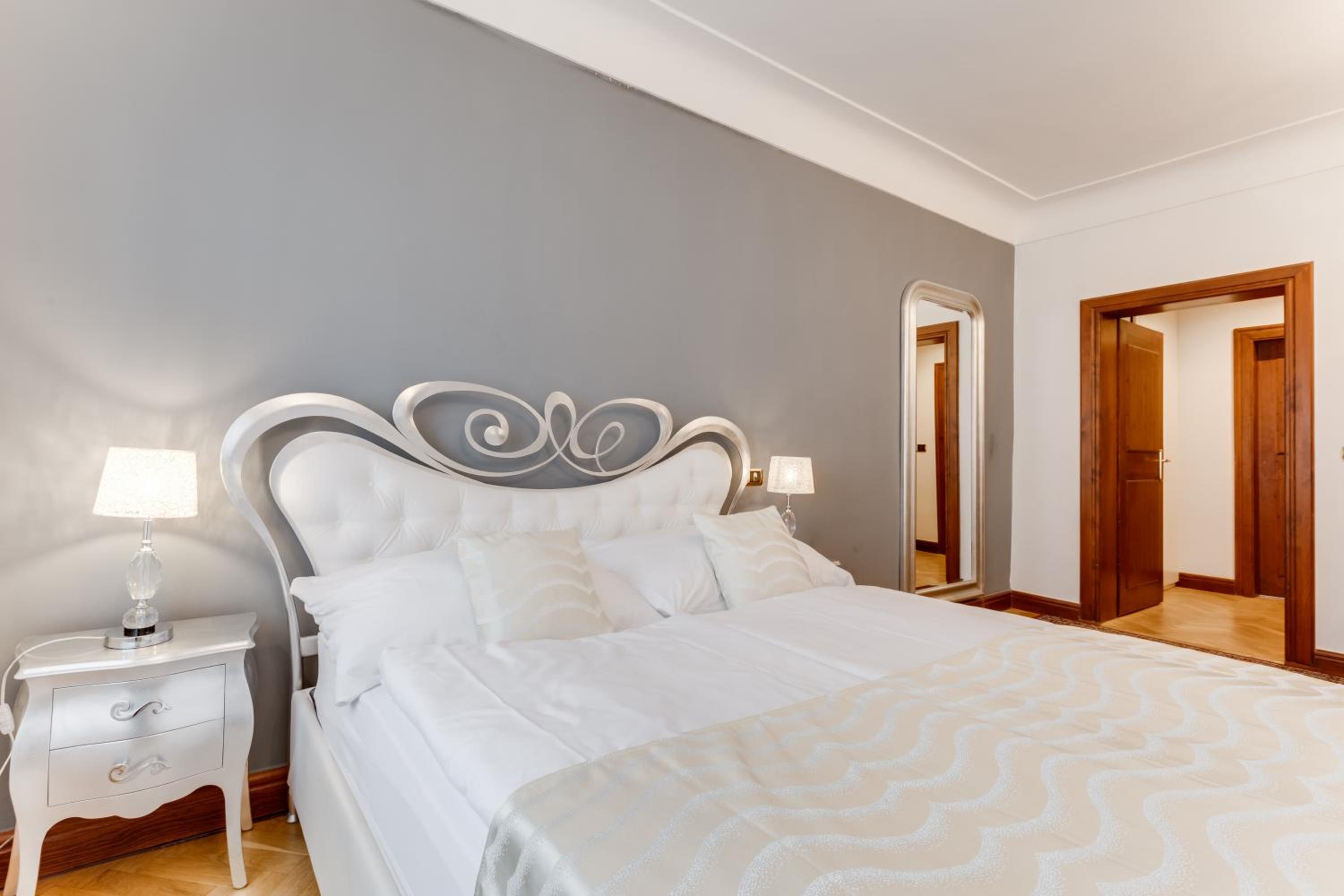 Charles Bridge Royal Apartments - Castle District