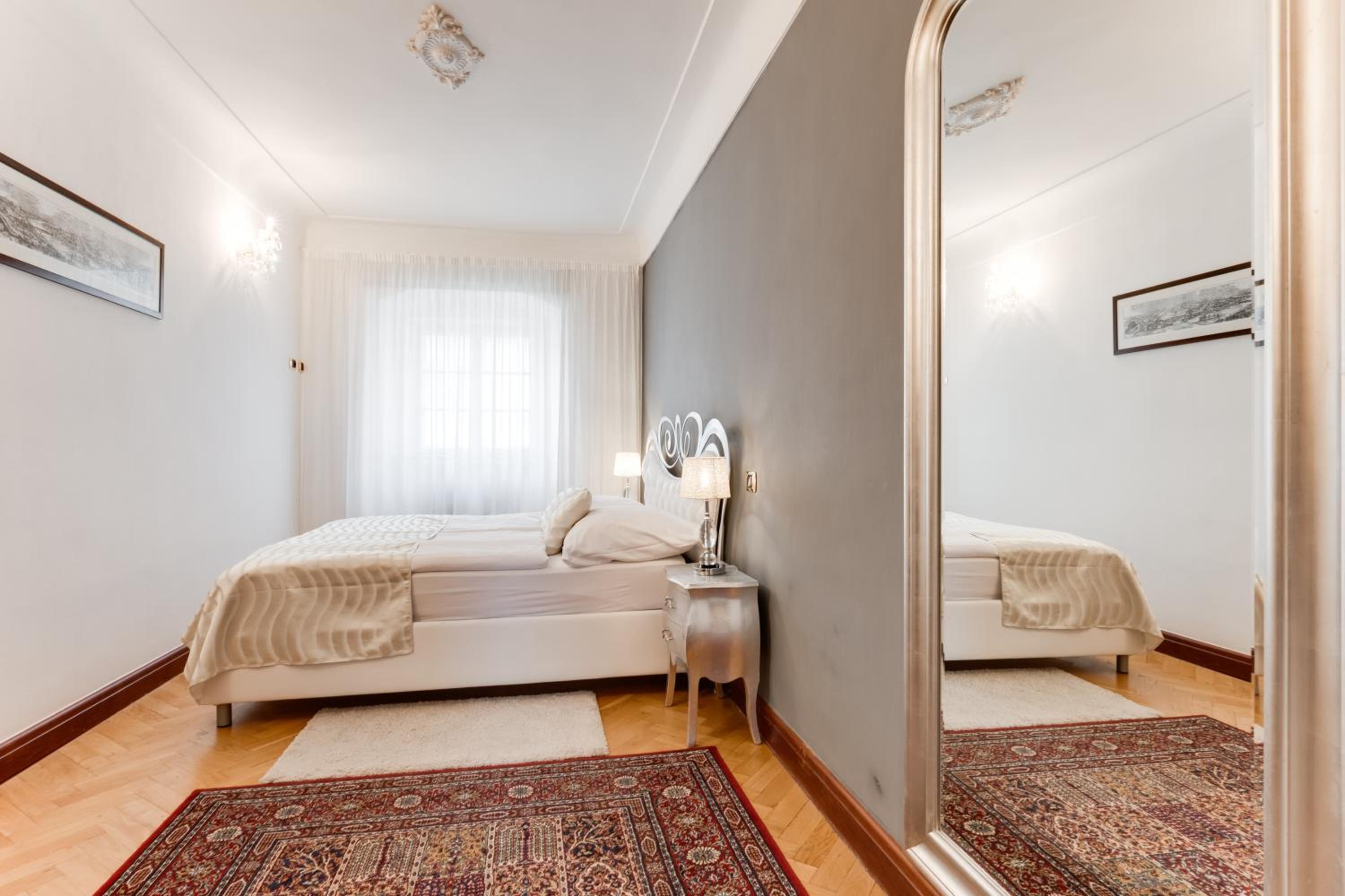 Charles Bridge Royal Apartments - Castle District