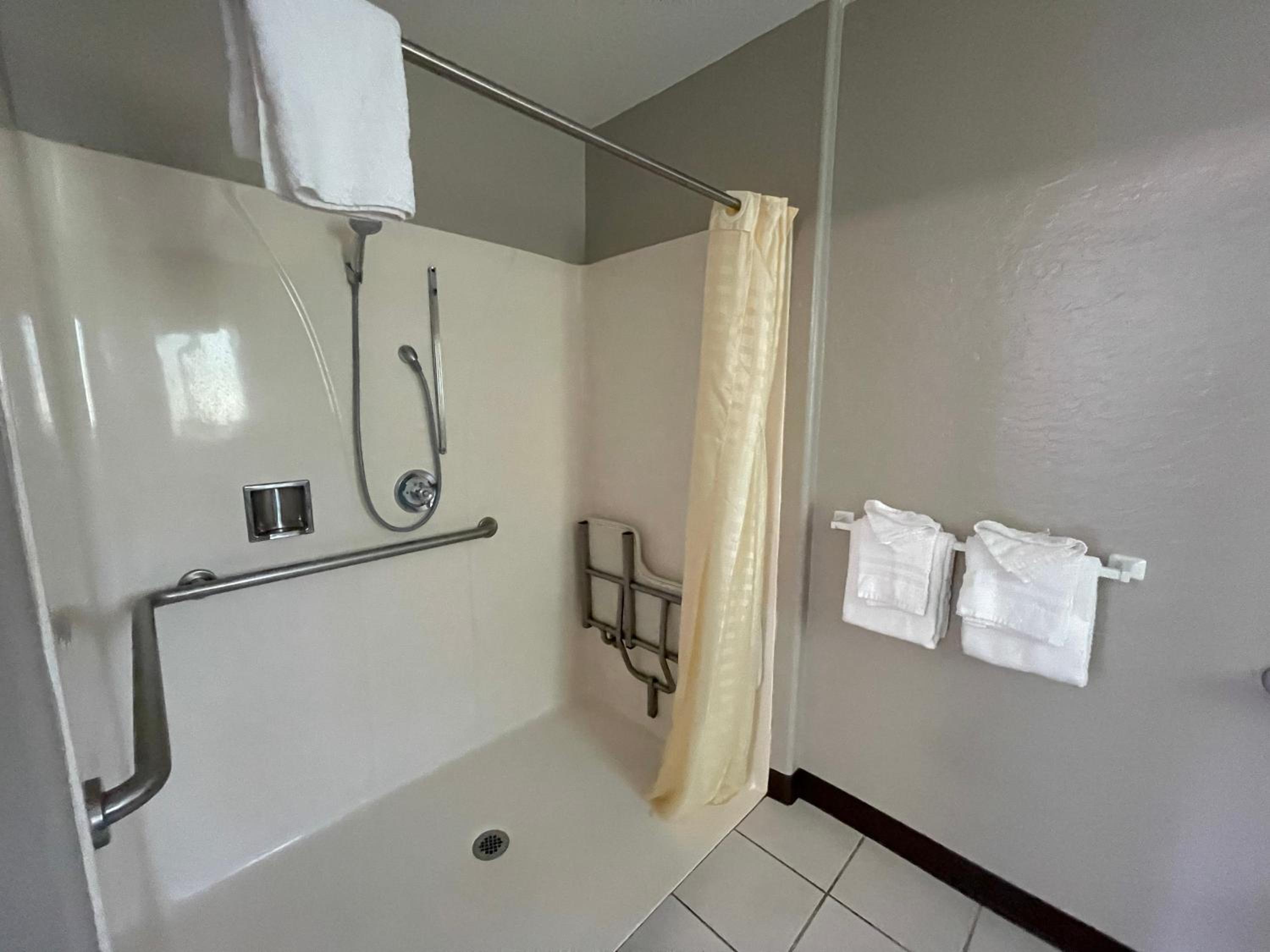 Lake Tahoe Vacations - Pinewood Inn - Property Image 2