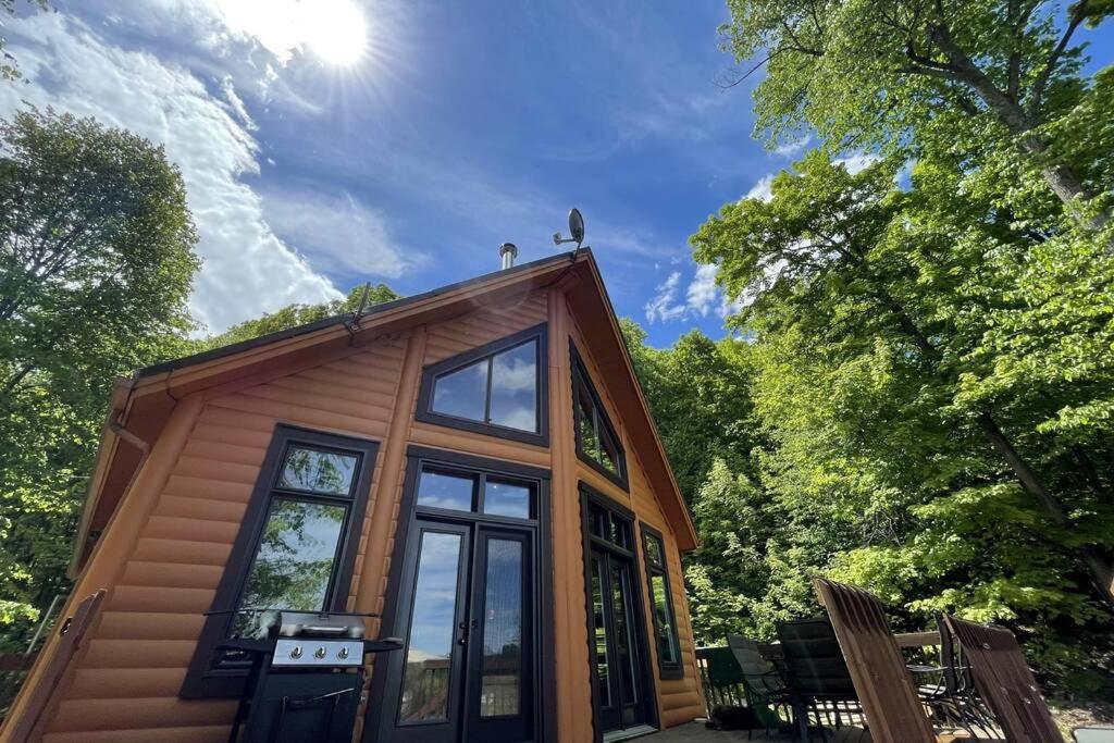Joy's Chalet - Hottub, Lake, & Cottage view 2