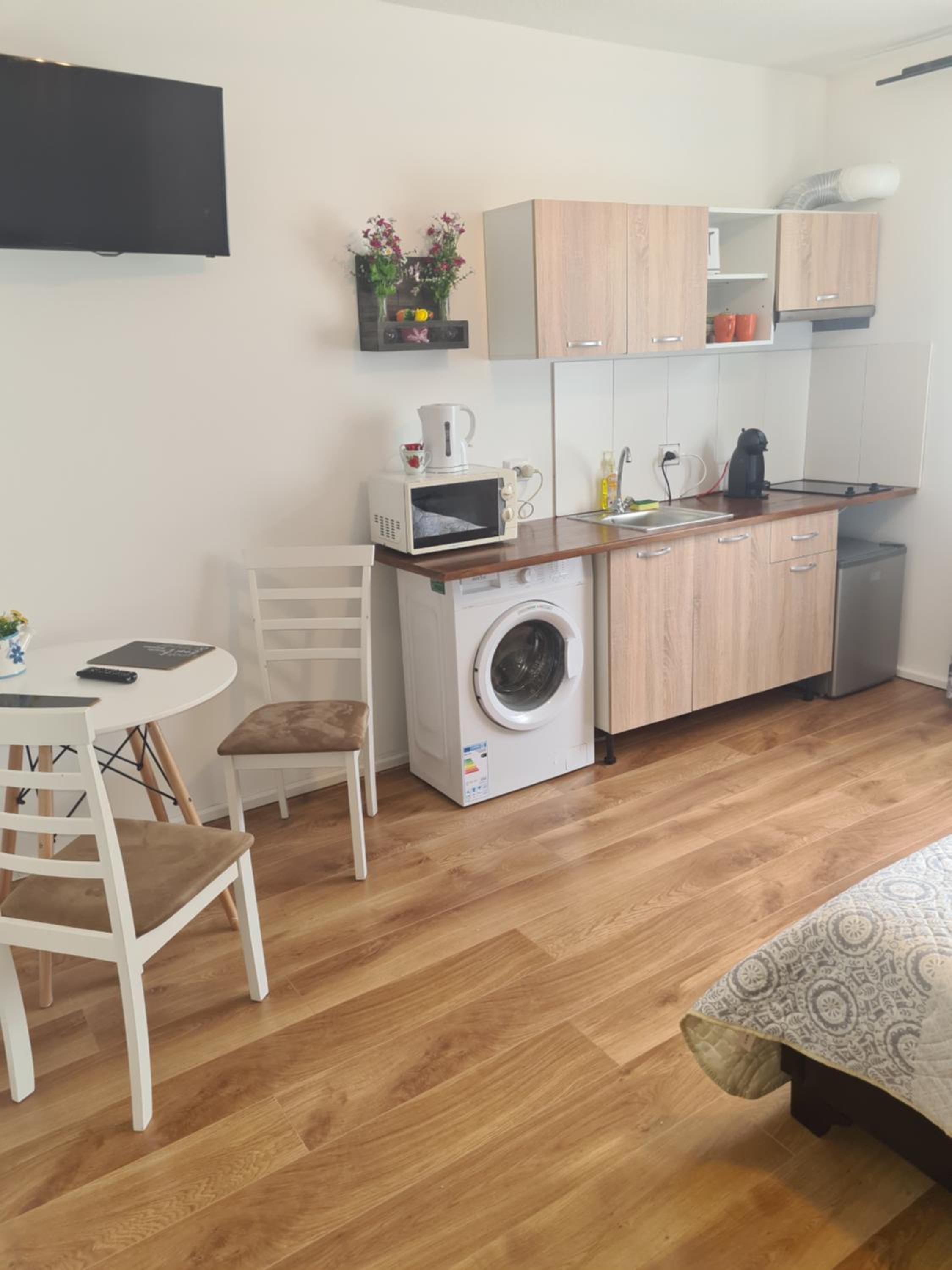 Luca's studio 2 ,Close to Therme Bucharest, Airport Otopeni view 5