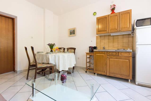 lucia en Senj — kitchen