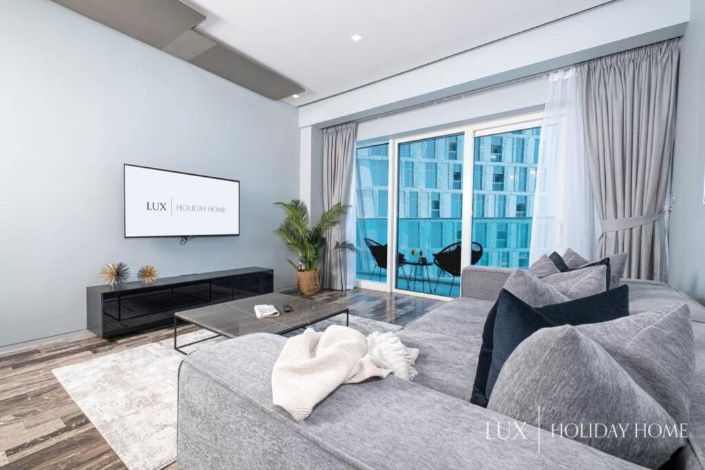 LUX - Lavish Suite with Full Palm Jumeirah View 3