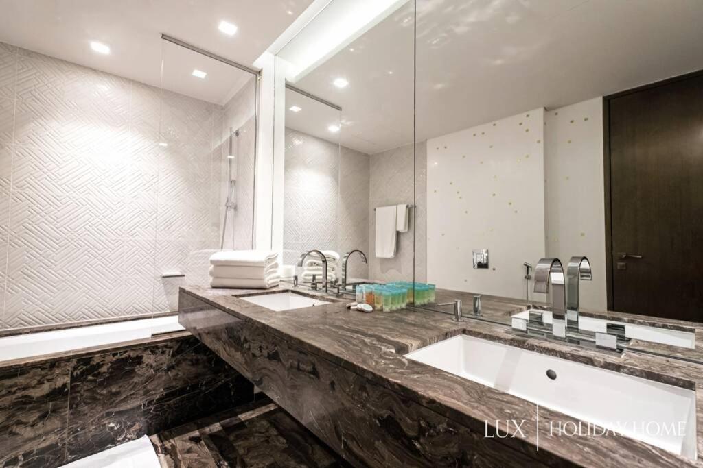 LUX - Lavish Suite with Full Palm Jumeirah View 3