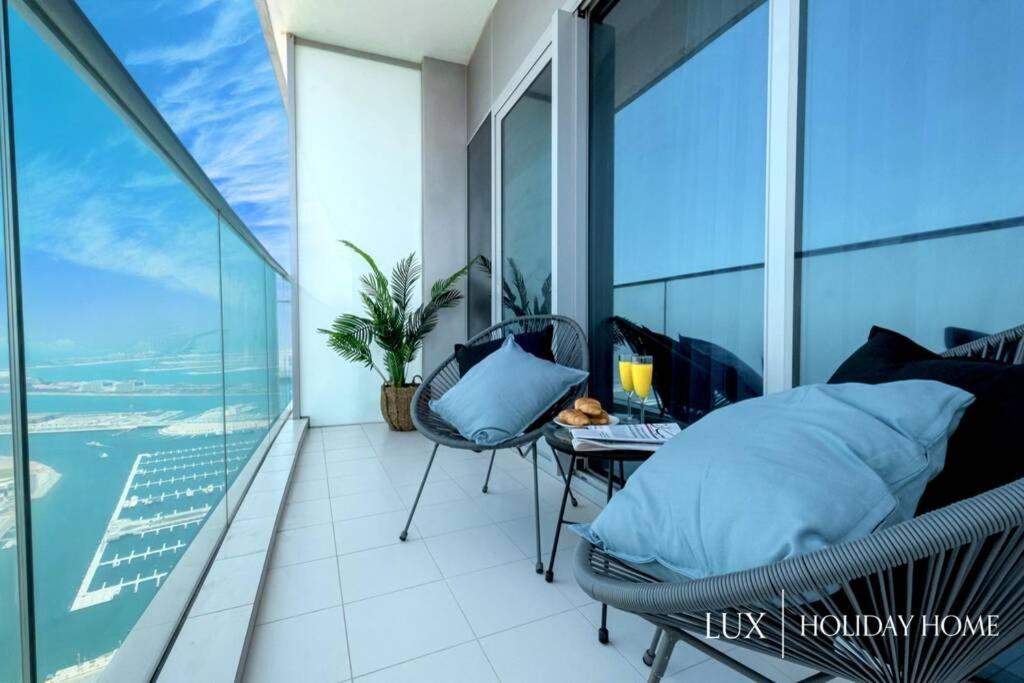 LUX - Lavish Suite with Full Palm Jumeirah View 3