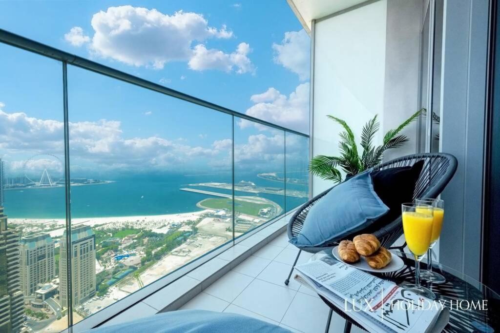 LUX - Lavish Suite with Full Palm Jumeirah View 3