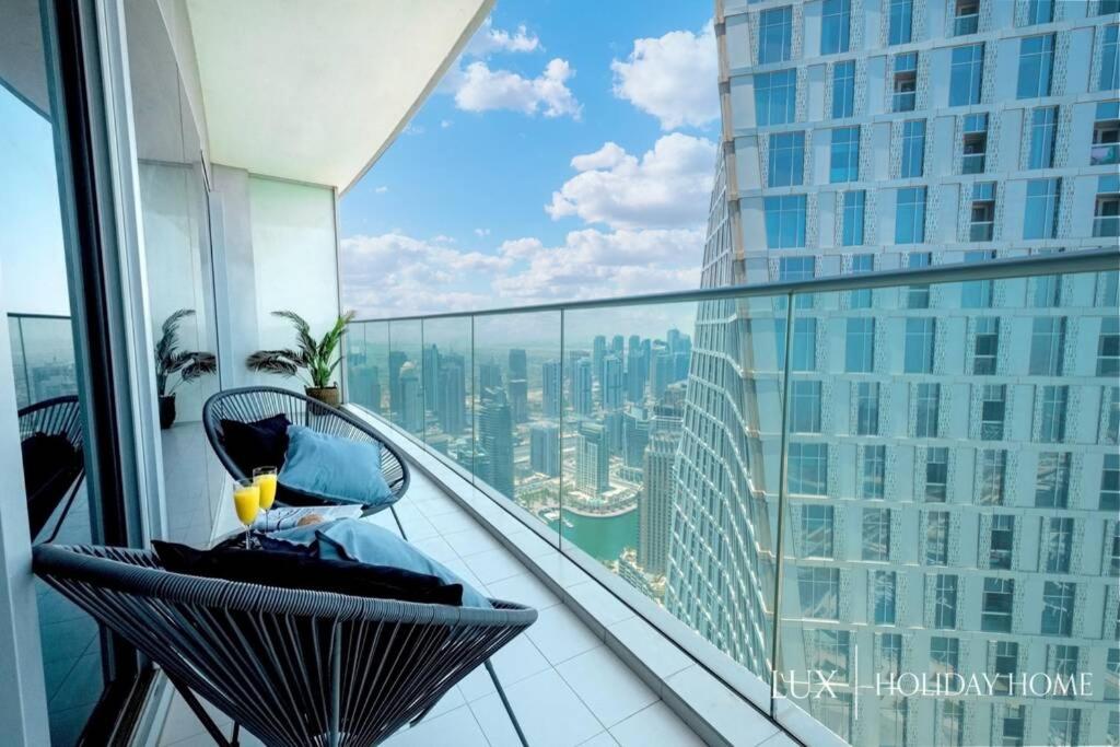 LUX - Lavish Suite with Full Palm Jumeirah View 3