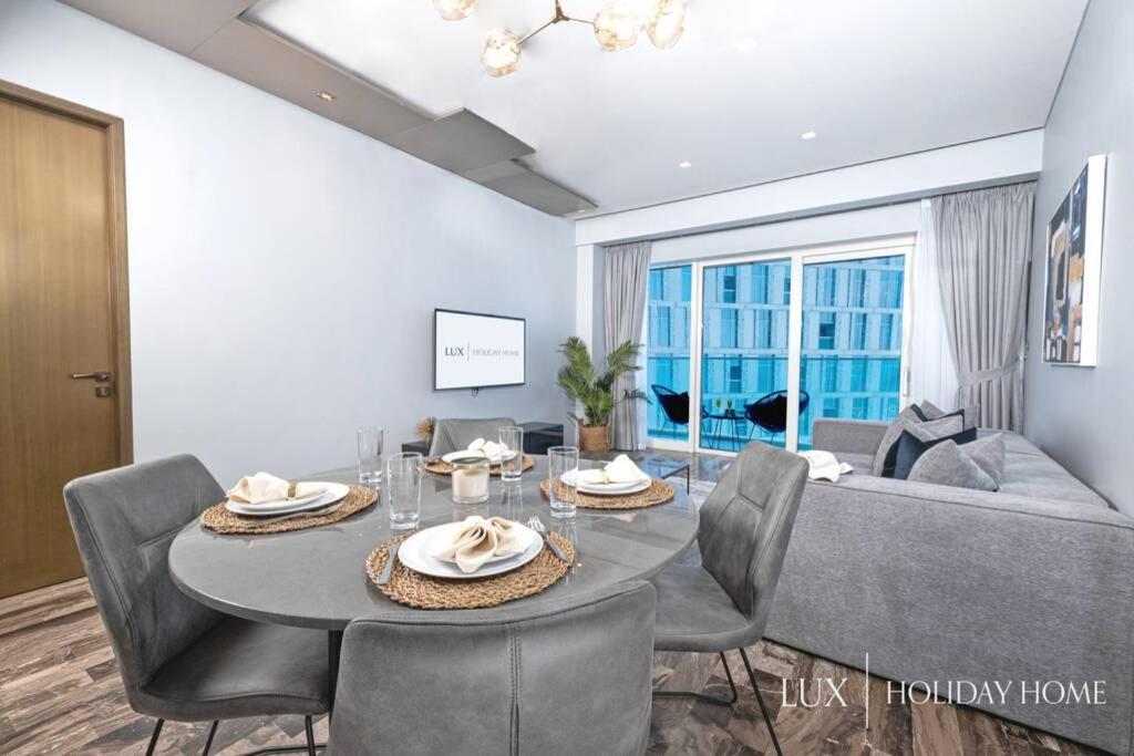 LUX - Lavish Suite with Full Palm Jumeirah View 3