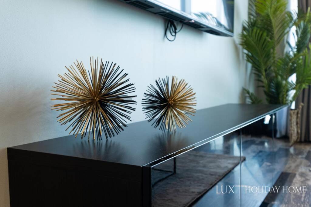 LUX - Lavish Suite with Full Palm Jumeirah View 3