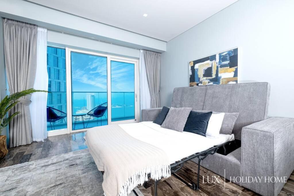 LUX - Lavish Suite with Full Palm Jumeirah View 3