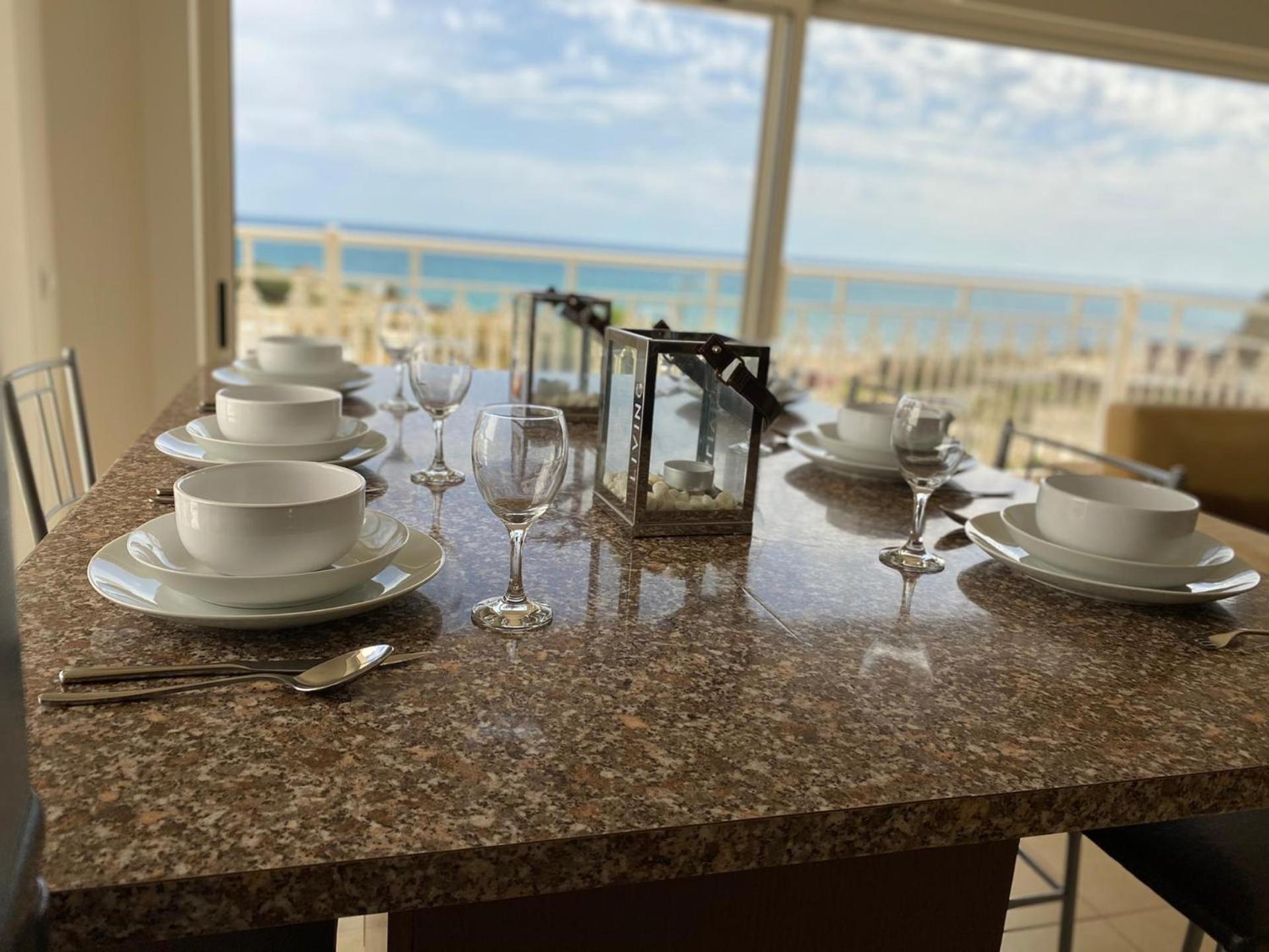 Hotel LUNA - Airco - Sea view - First line - Own parking - Image 1