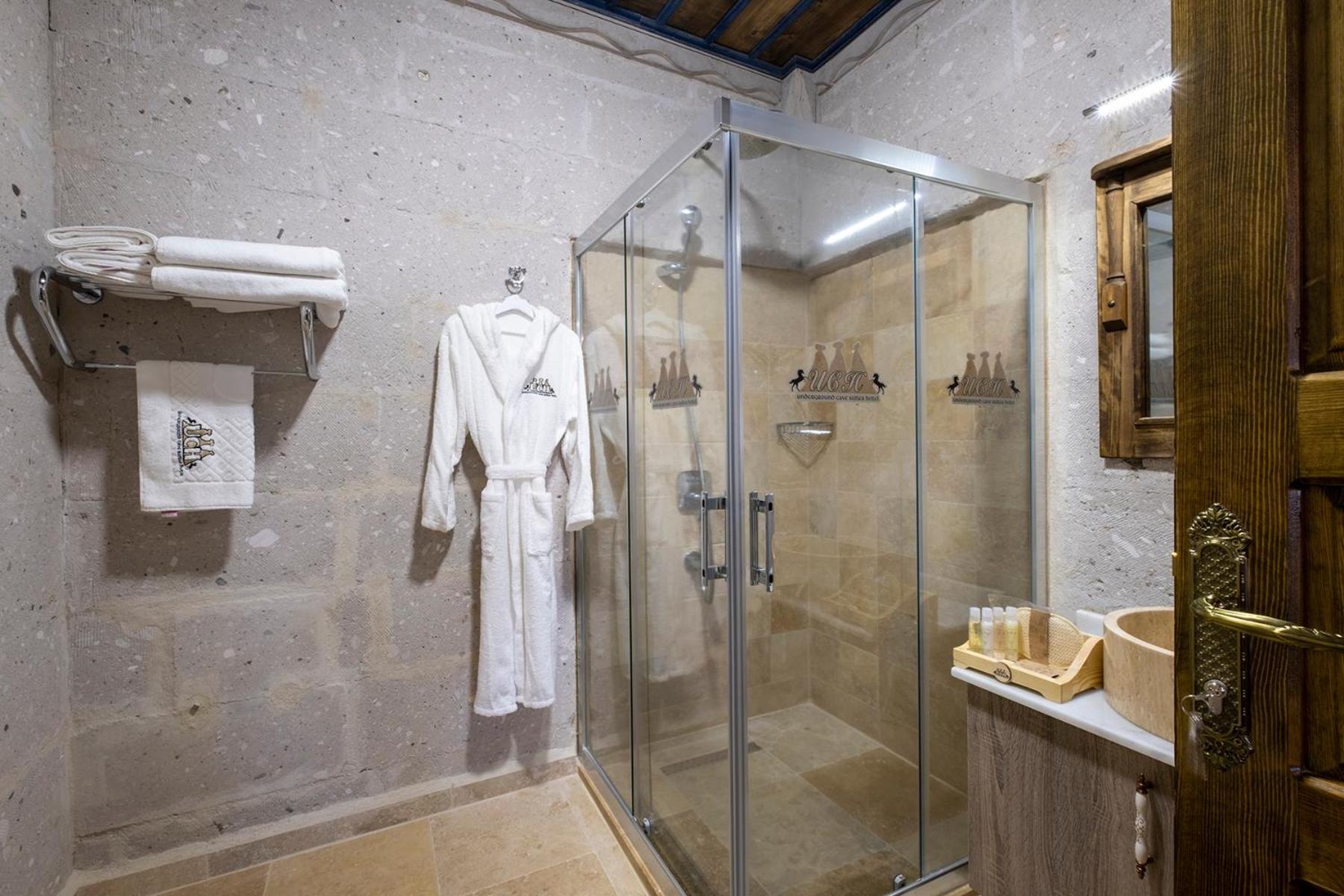 Underground Cave Suites Hotel - Image 94