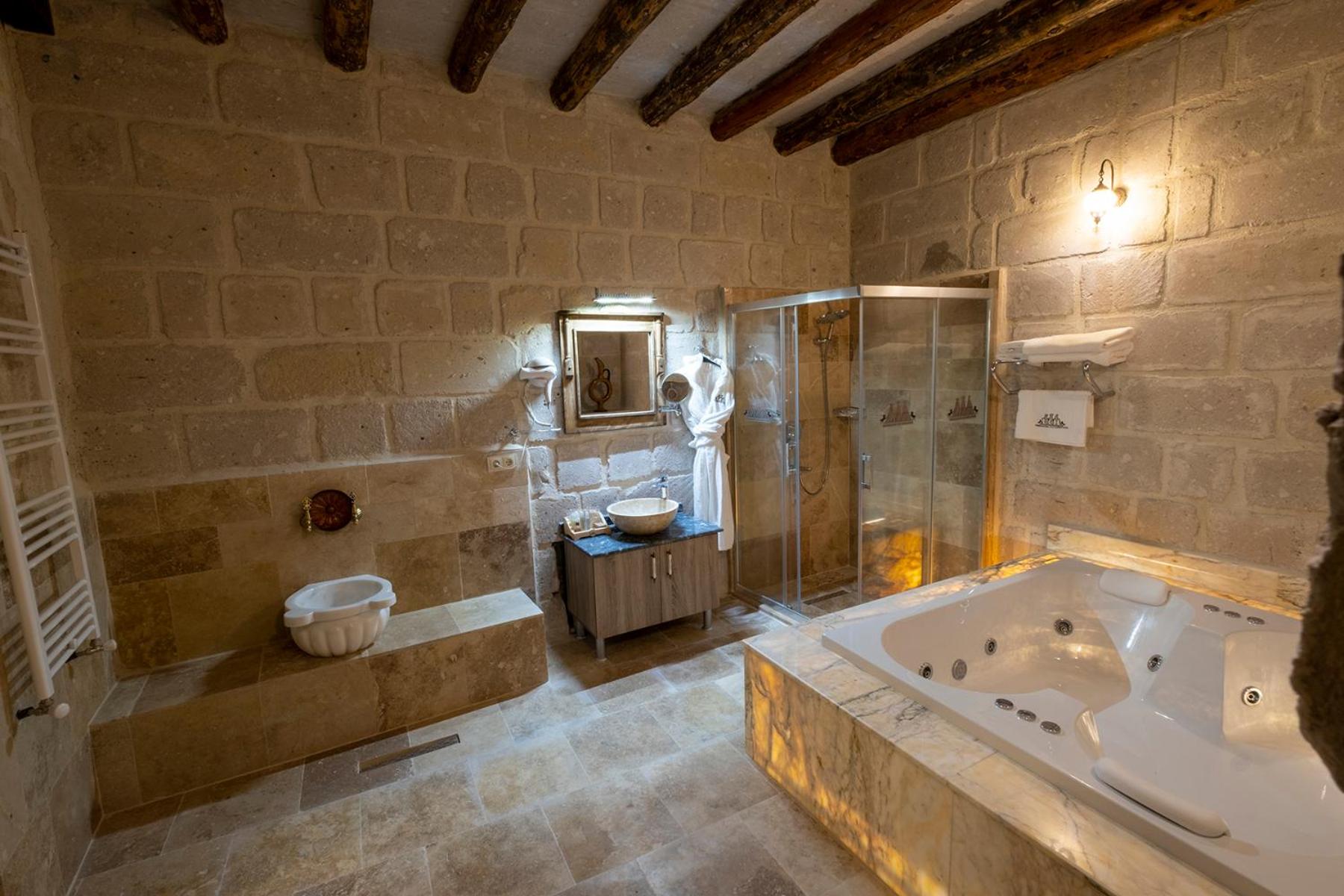 Underground Cave Suites Hotel - Image 91