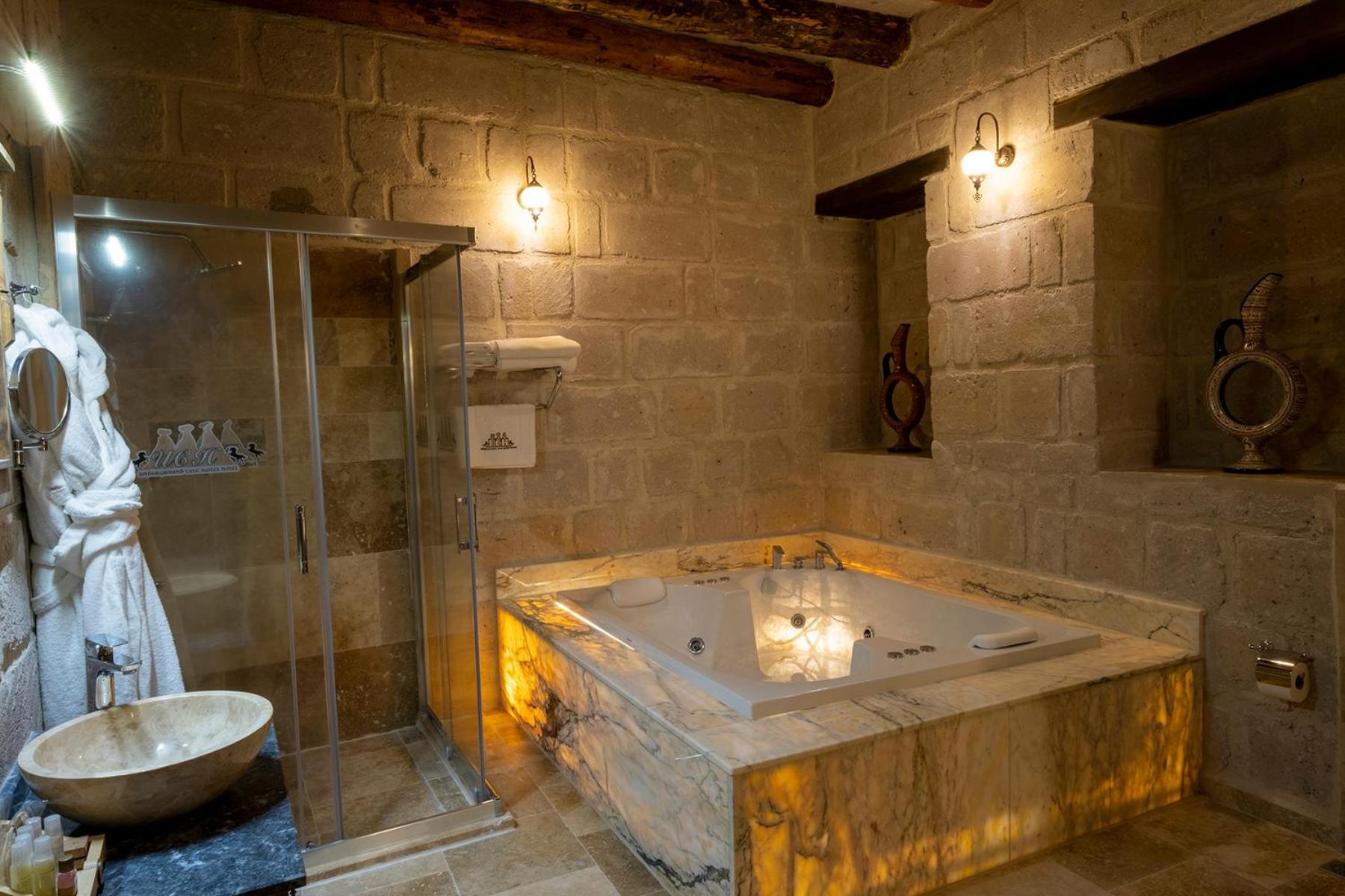 Underground Cave Suites Hotel - Image 92