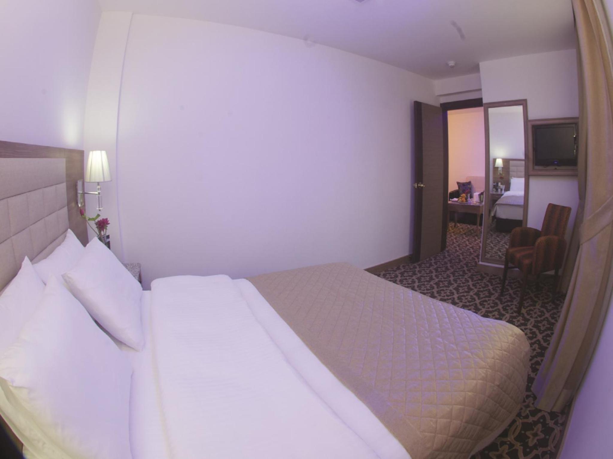 The City Hotel - Image 19