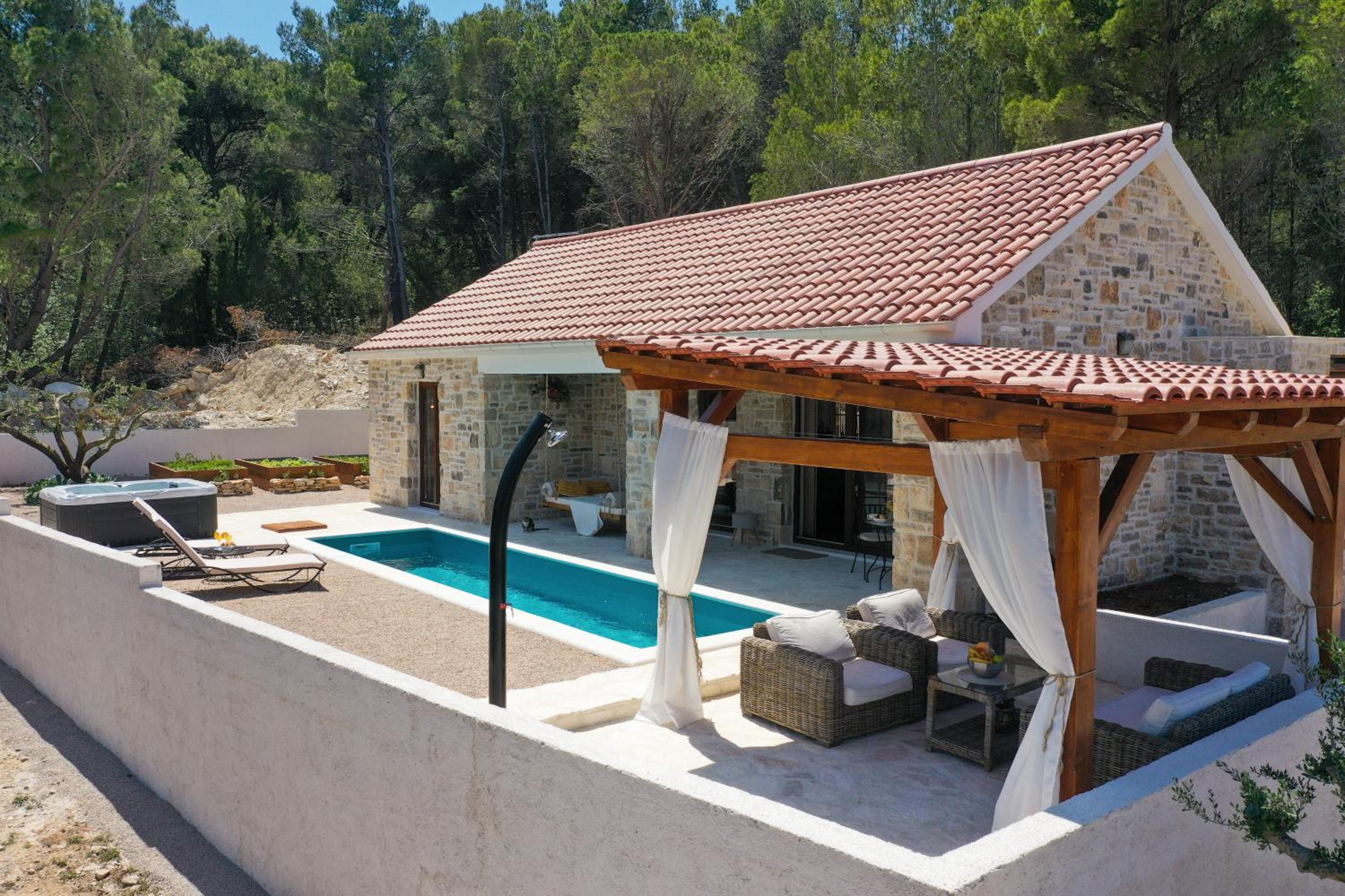 VILLA KARLA view 4