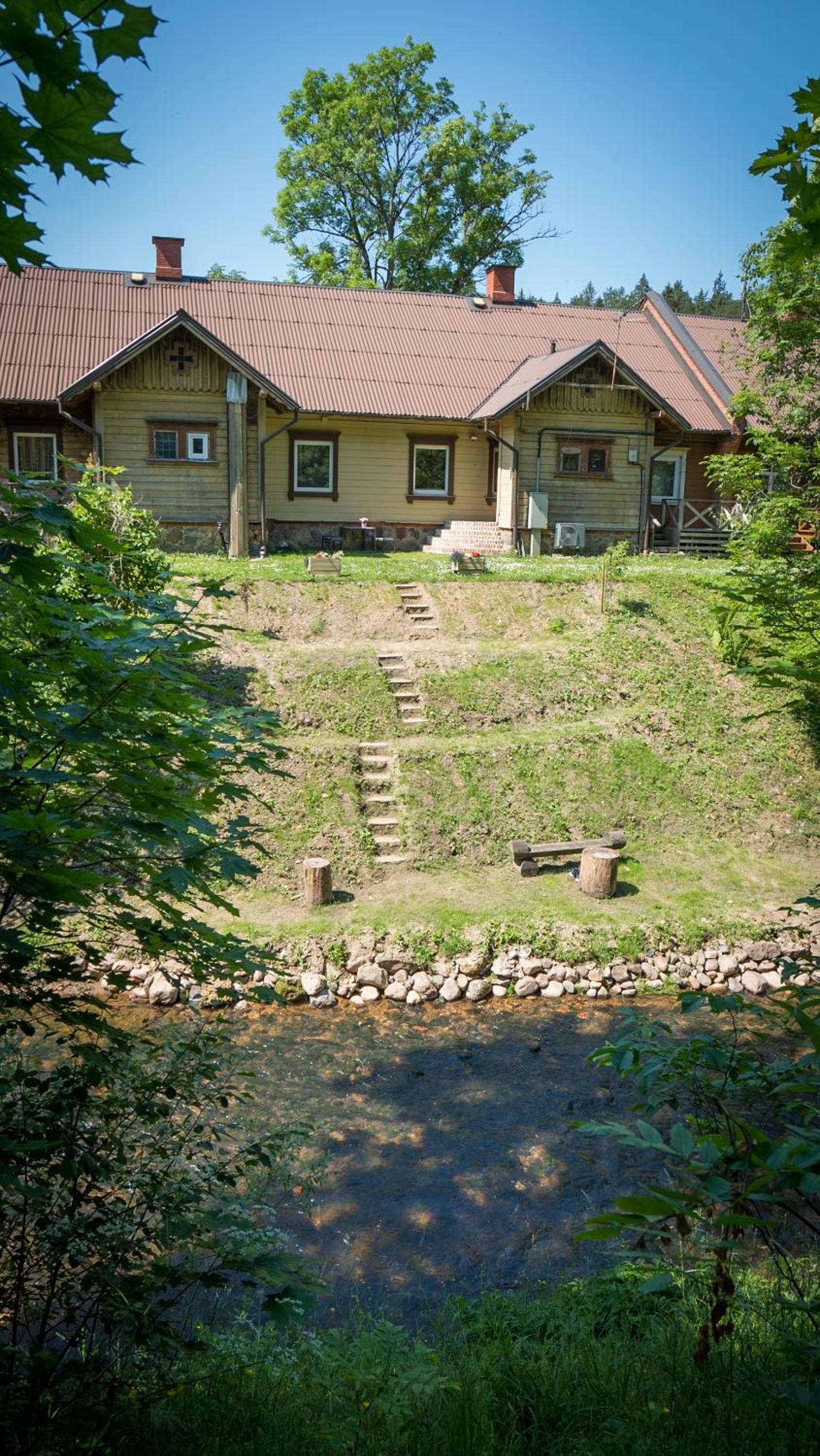 Hotel Apartment near the river with it's own entrance - Image 1