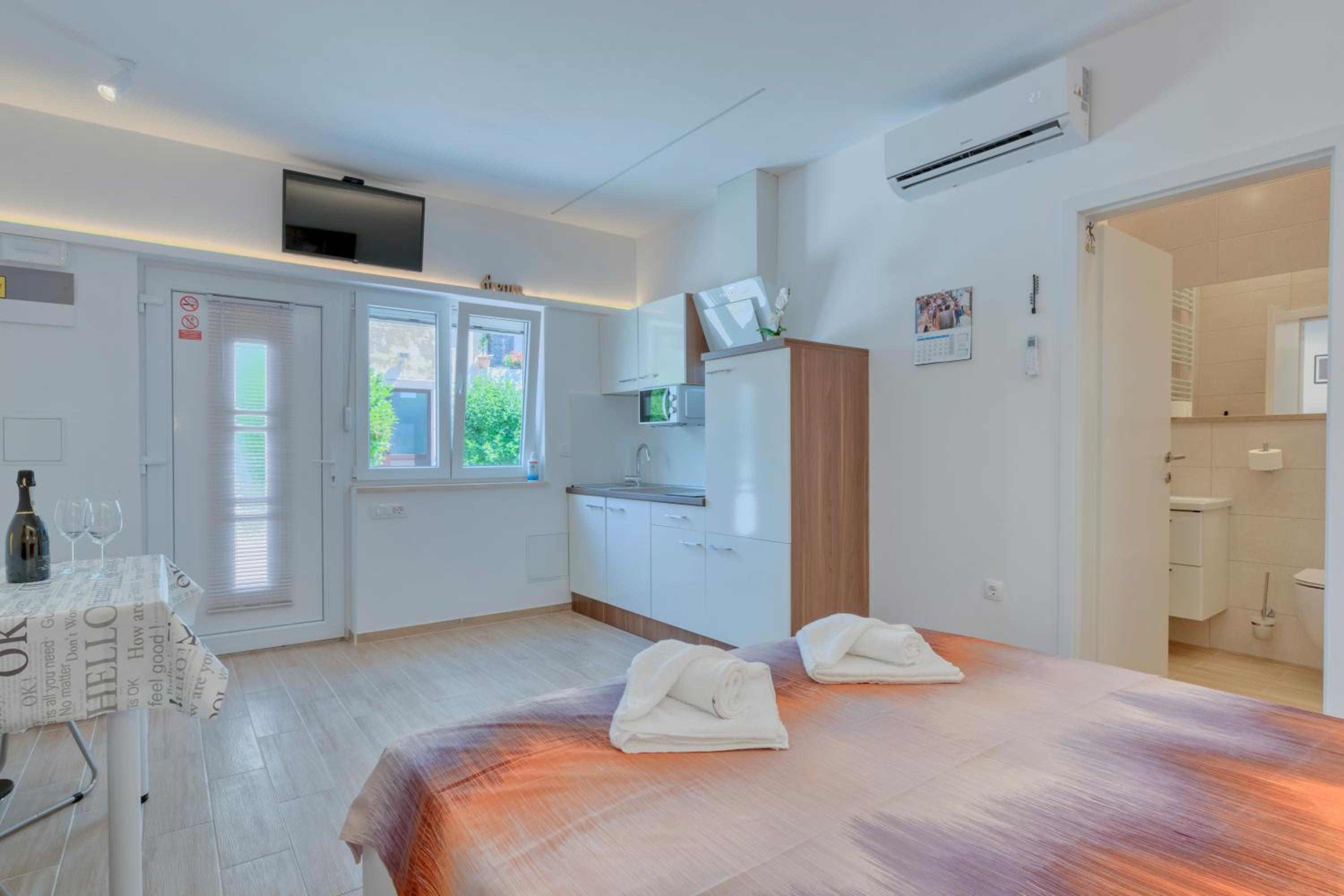 Apartment light in Pula en Pula — hotel room