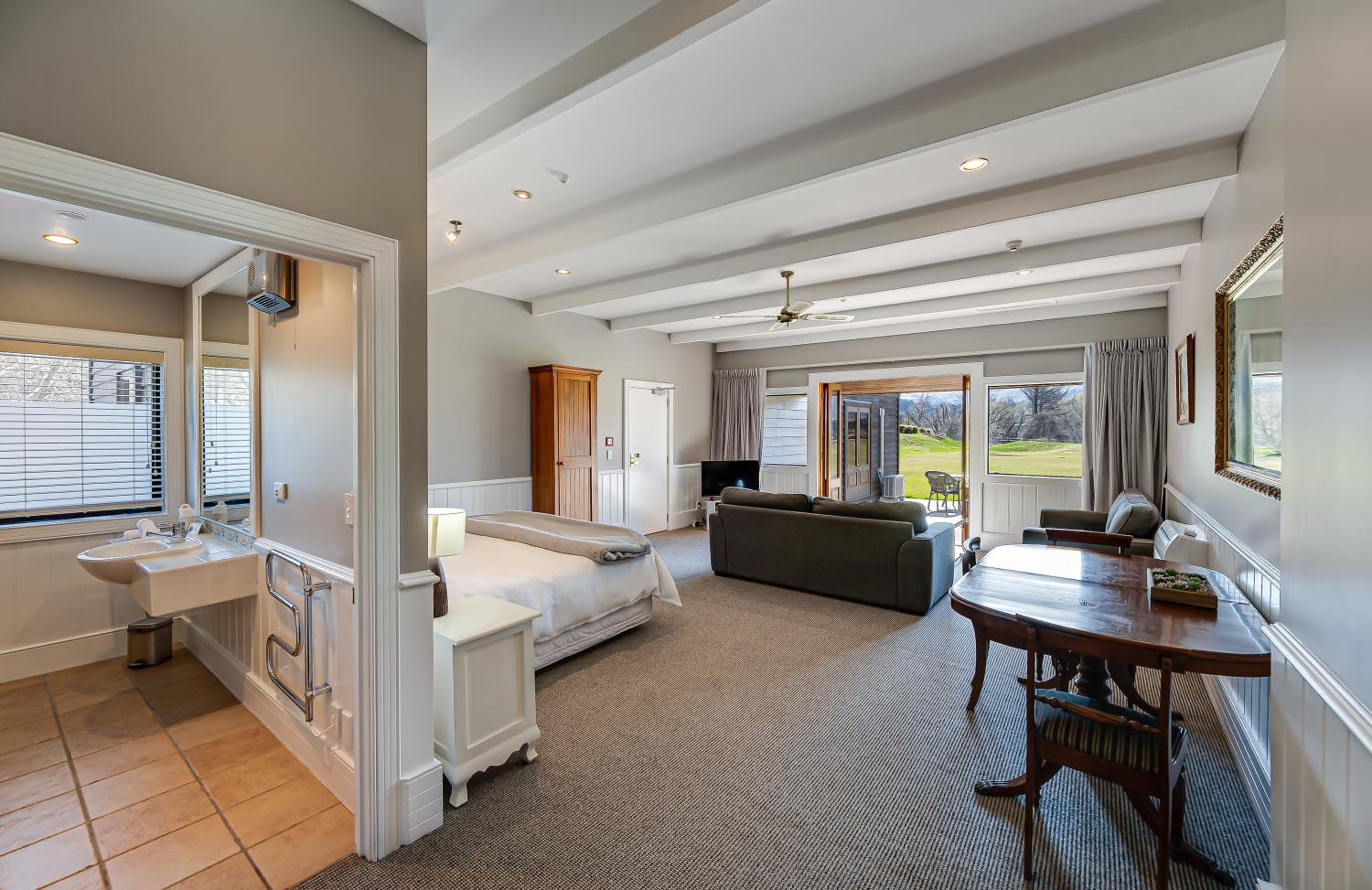 Manata Homestead & Lodge view 3