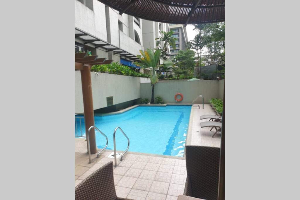 Studio in The Olympia, PRIME MAKATI LOCATION Near Ayala Triangle Gardens -FREE WIFI and Pool Use view 4