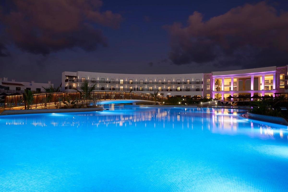 Hotel Melia Dunas Beach Resort & Spa - Image 1
