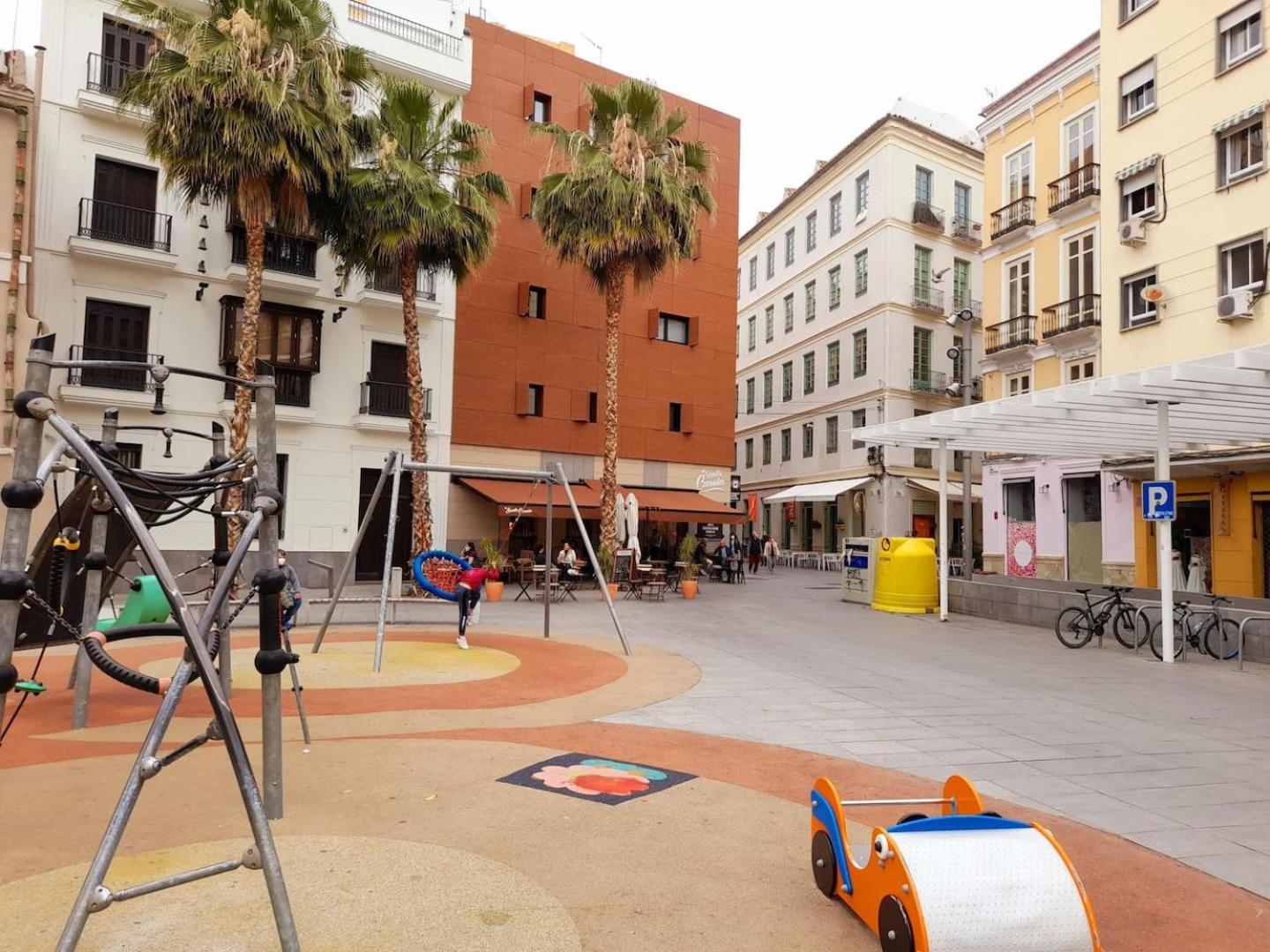 Beautiful flat with balcony and wifi in Málaga Center